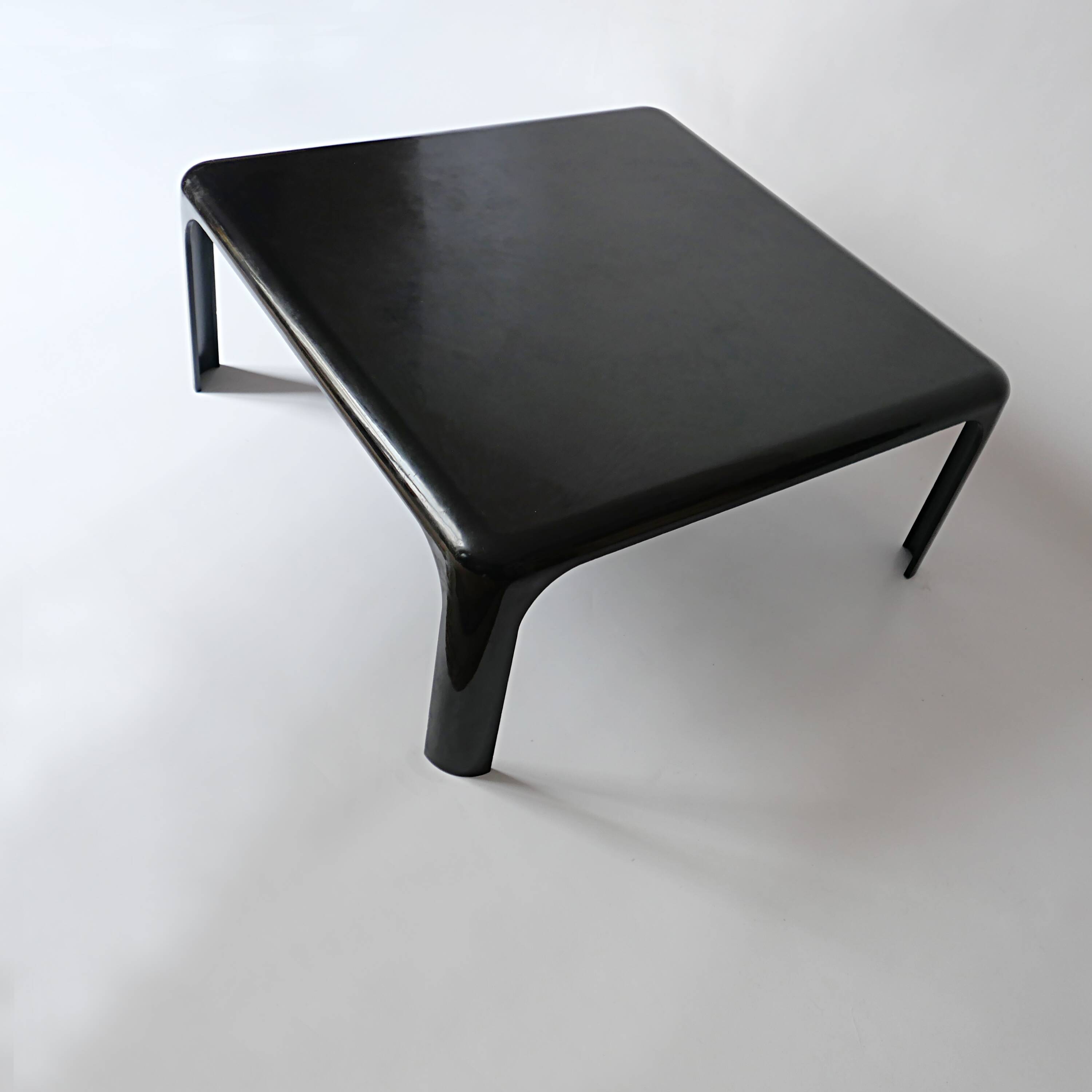 Vico Magistretti coffee table 70s vintage design 1970 Artemide