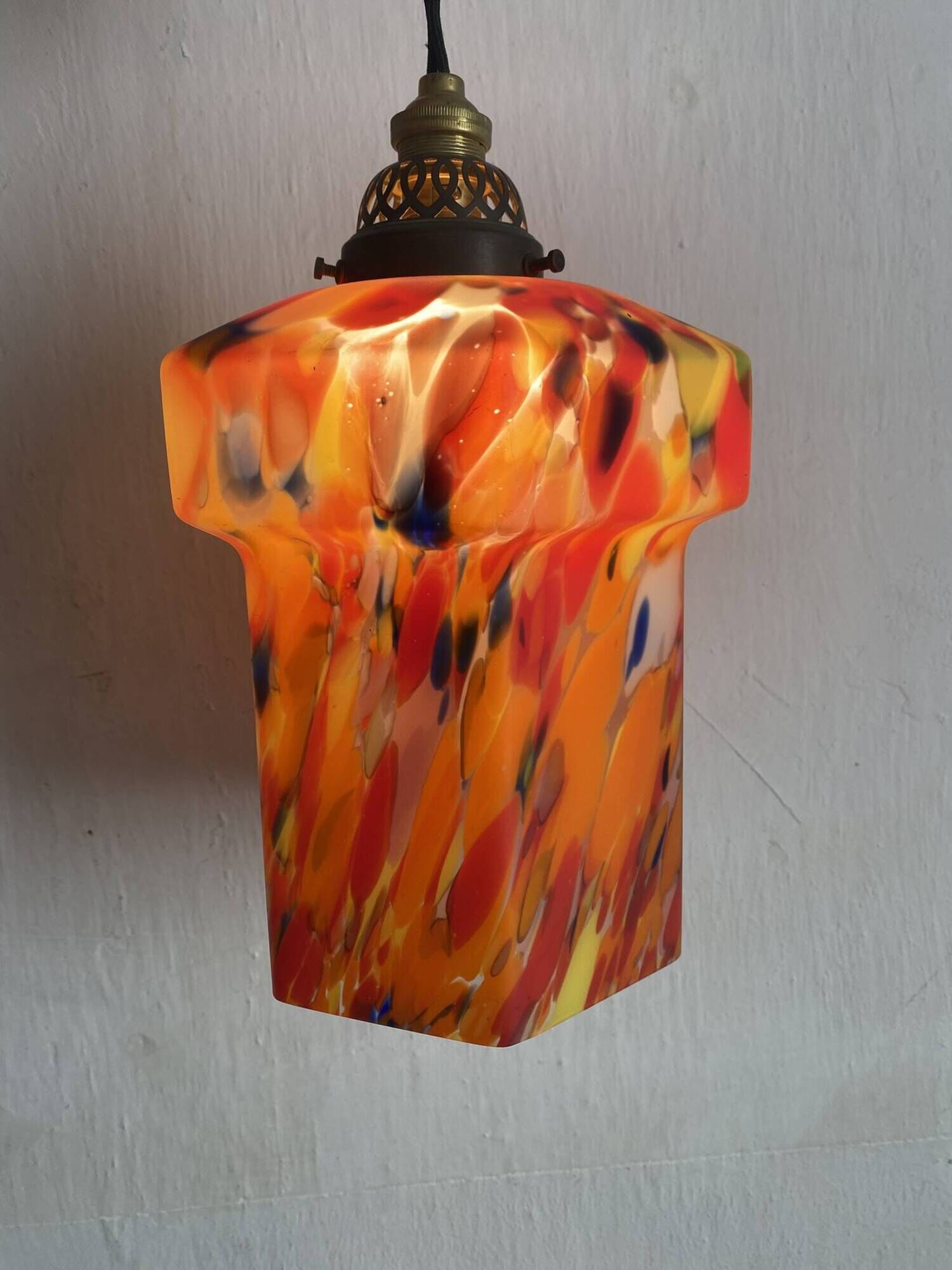 Retro suspension lampshade in speckled glass