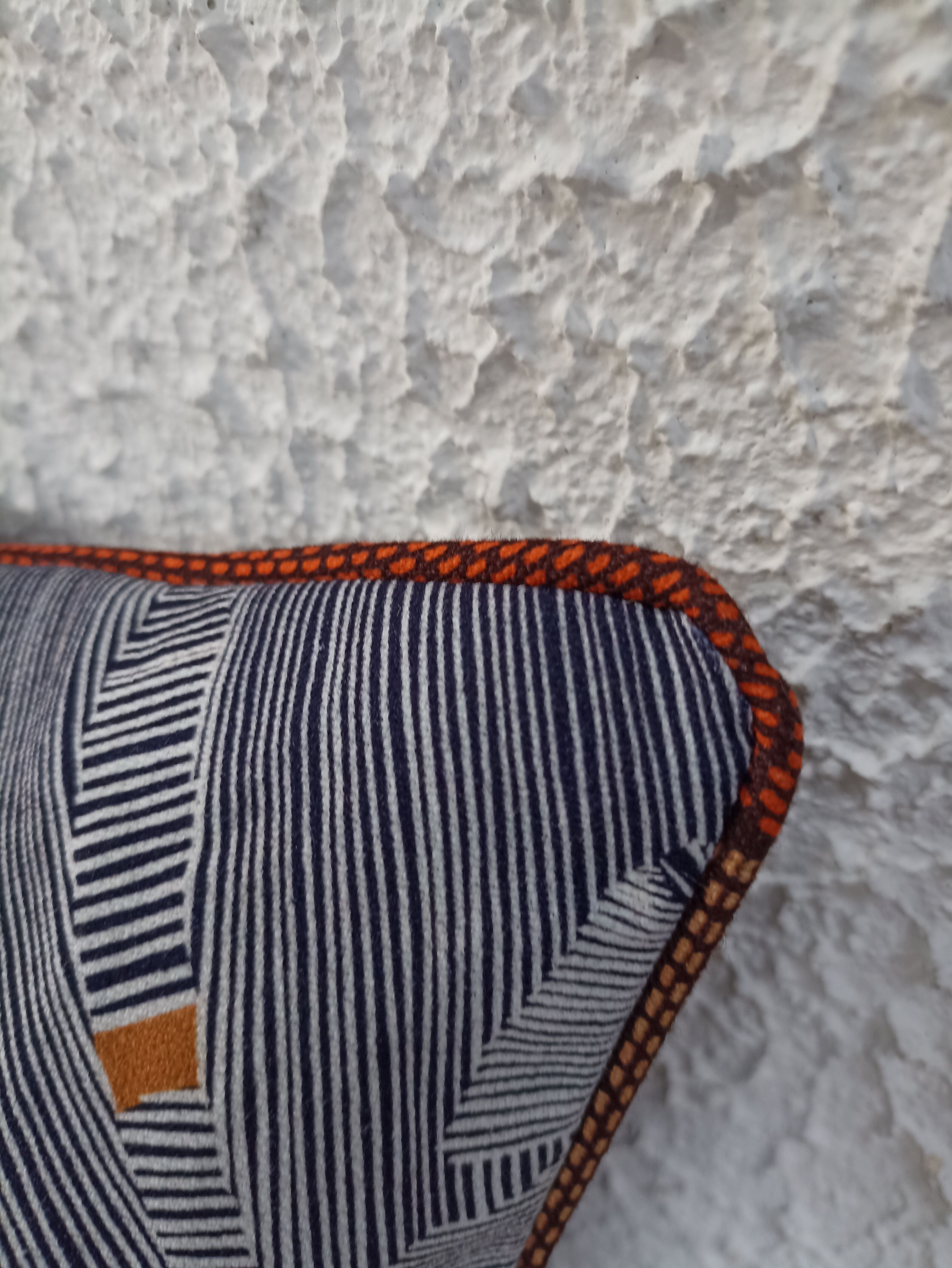 Coussin imprimé toile de coton de la maison d'édition "Thevenon"