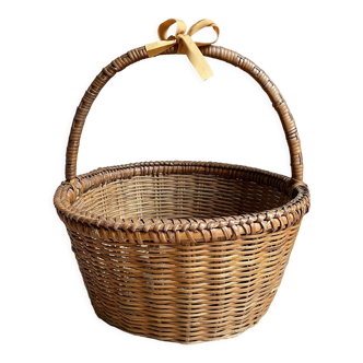 Old wicker round basket