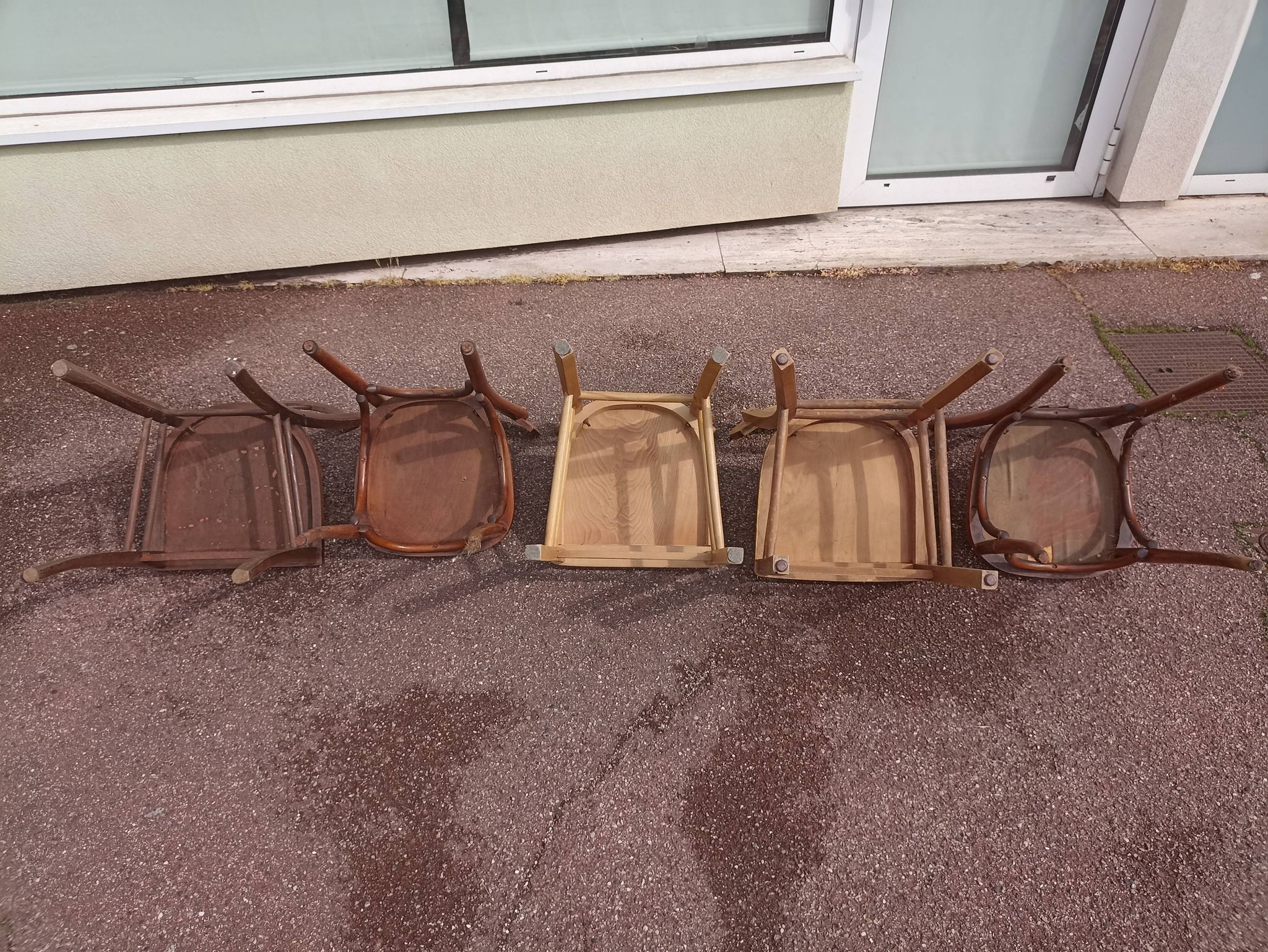 Set of 16 mismatched wooden bistro chairs - vintage - luterma