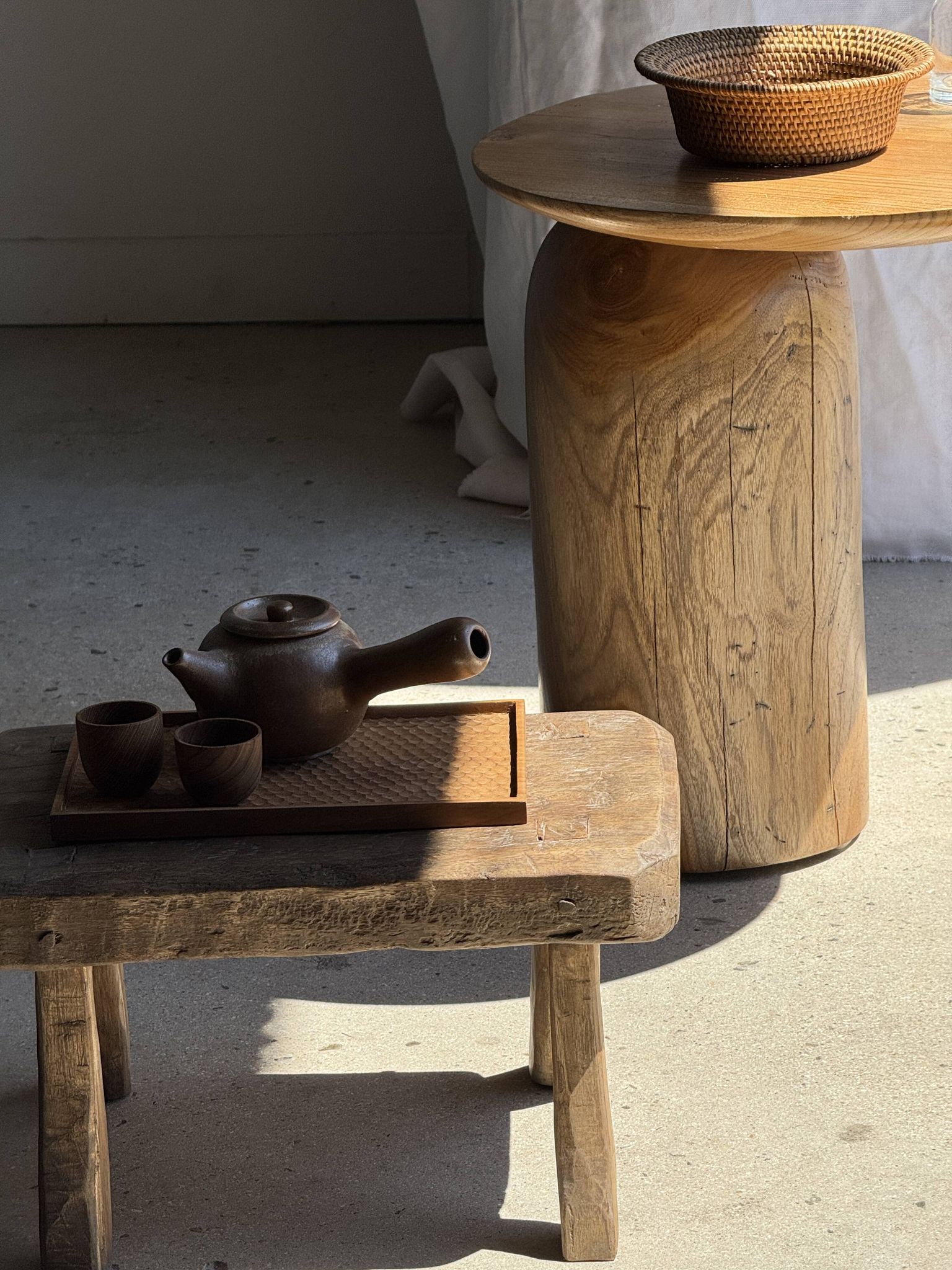Petit stool, tabouret d'appoint en teck massif rectangulaire arrondie