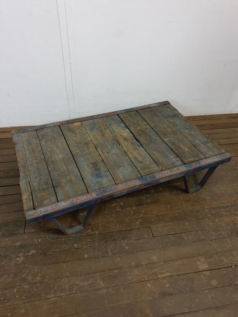 Industrial plant pallet coffee table