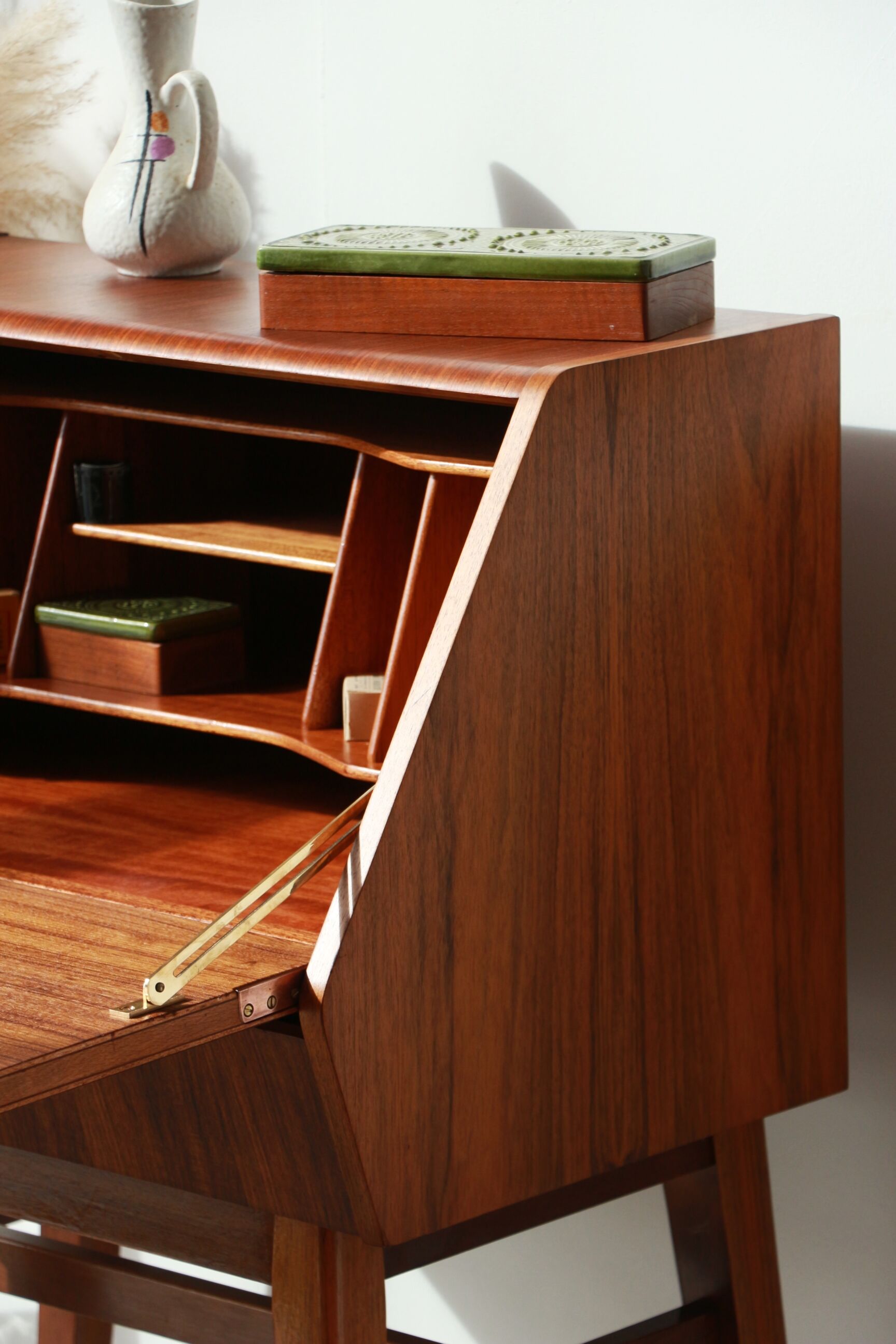 Secretary Beautility