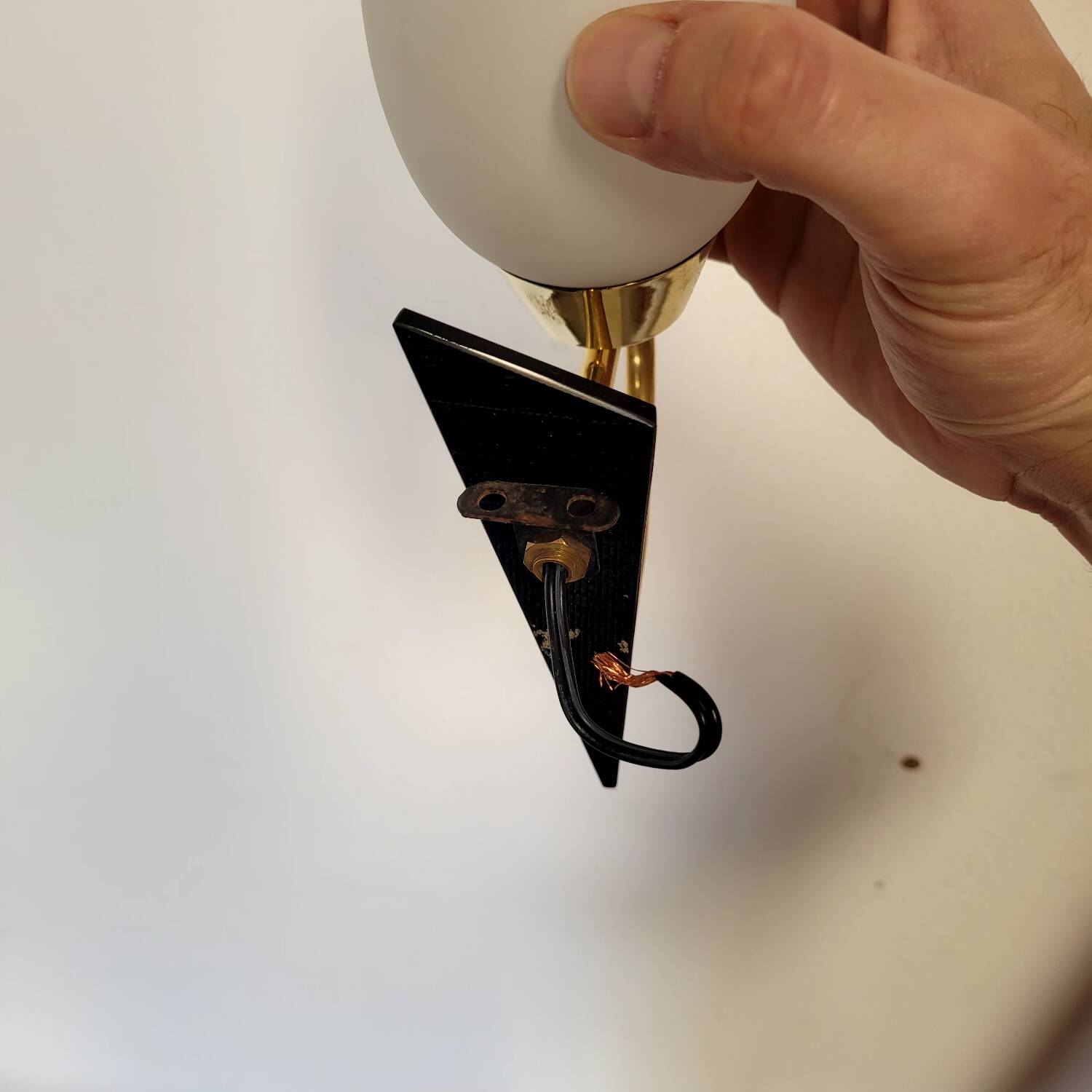 Pair of Arlus wall lights in brass, opaline and lacquered glass from the 1950s