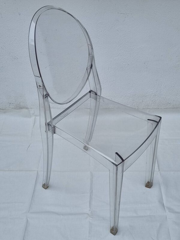 Chaise “Victoria Ghost” – design Philippe Starck pour Kartell