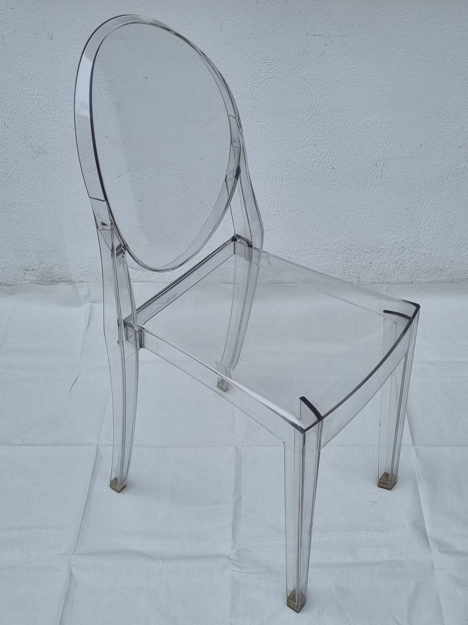 Chaise “Victoria Ghost” – design Philippe Starck pour Kartell