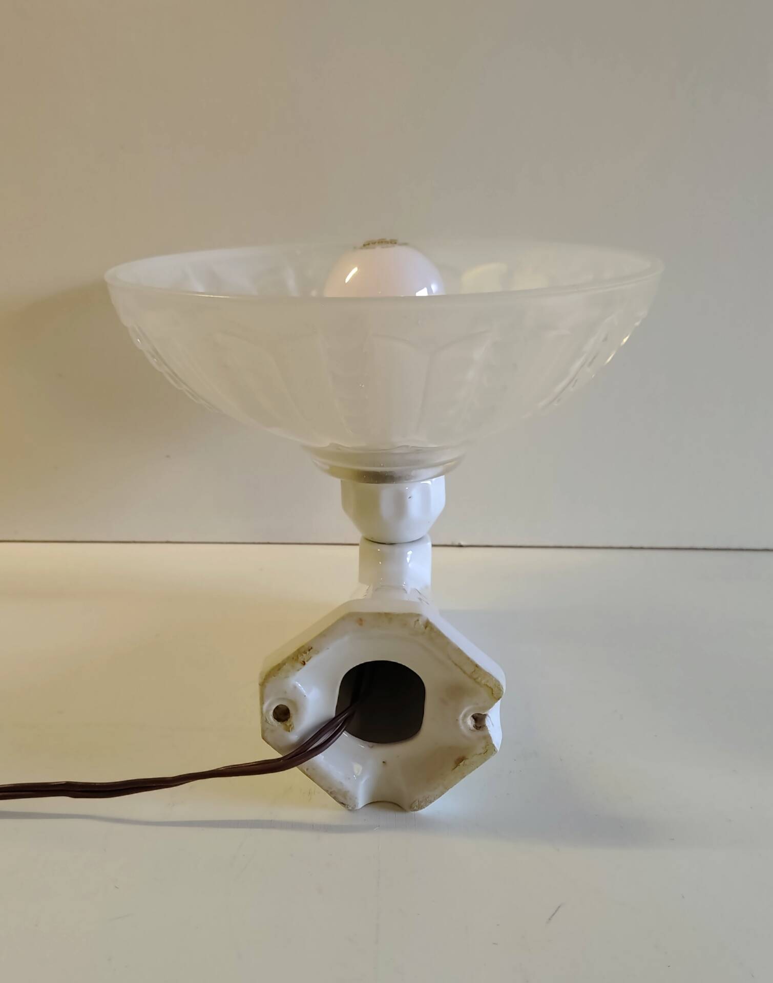 Art Deco wall light in porcelain and glass paste - 1930s/40s