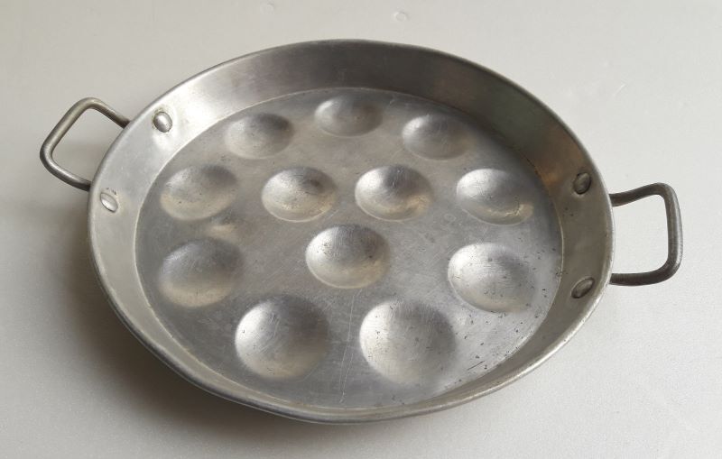 Plat à escargot aluminium vintage