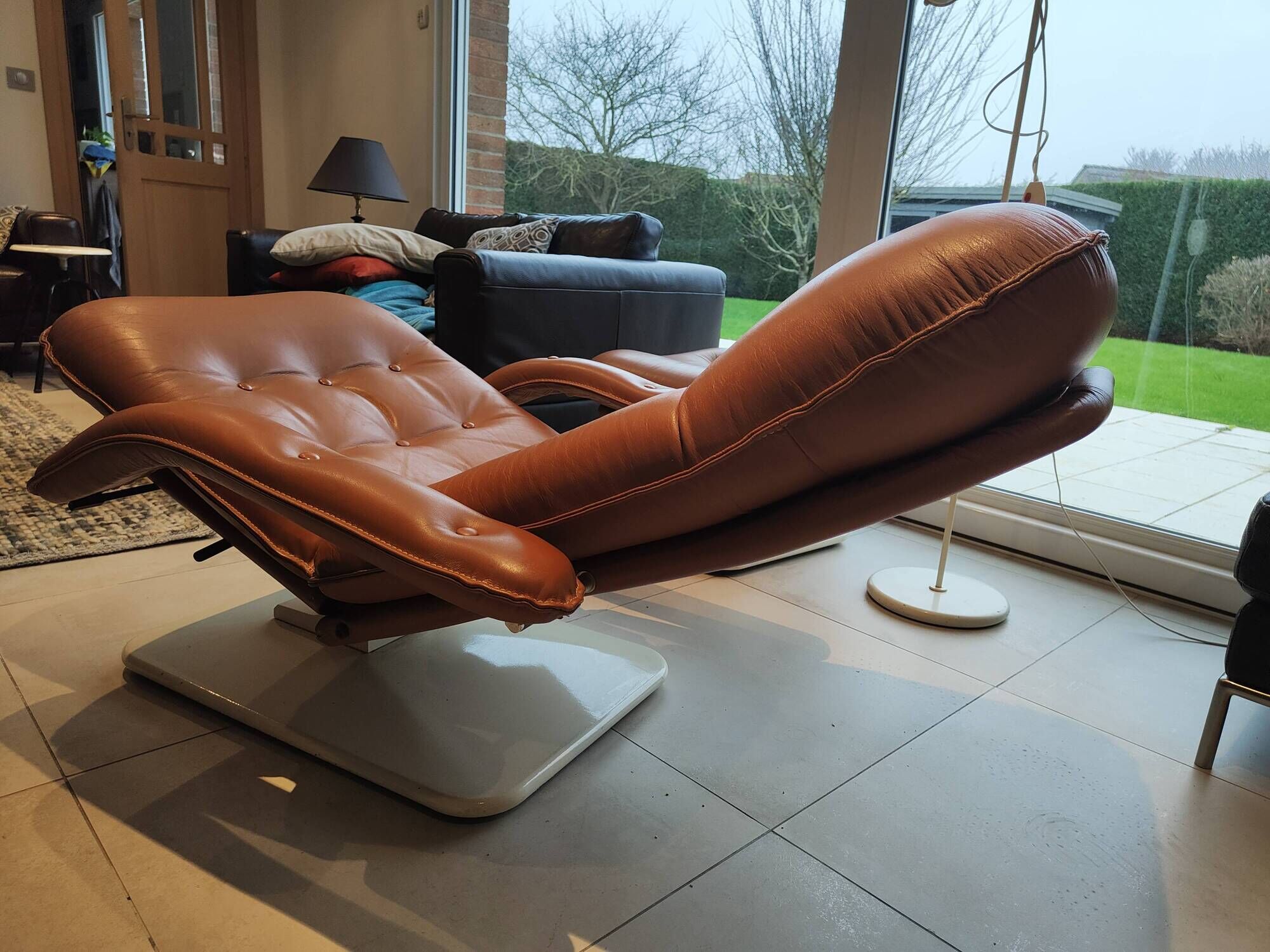 Vintage Lounge Chair & Ottoman "Origlia" – Tawny Leather & Pirelli Straps