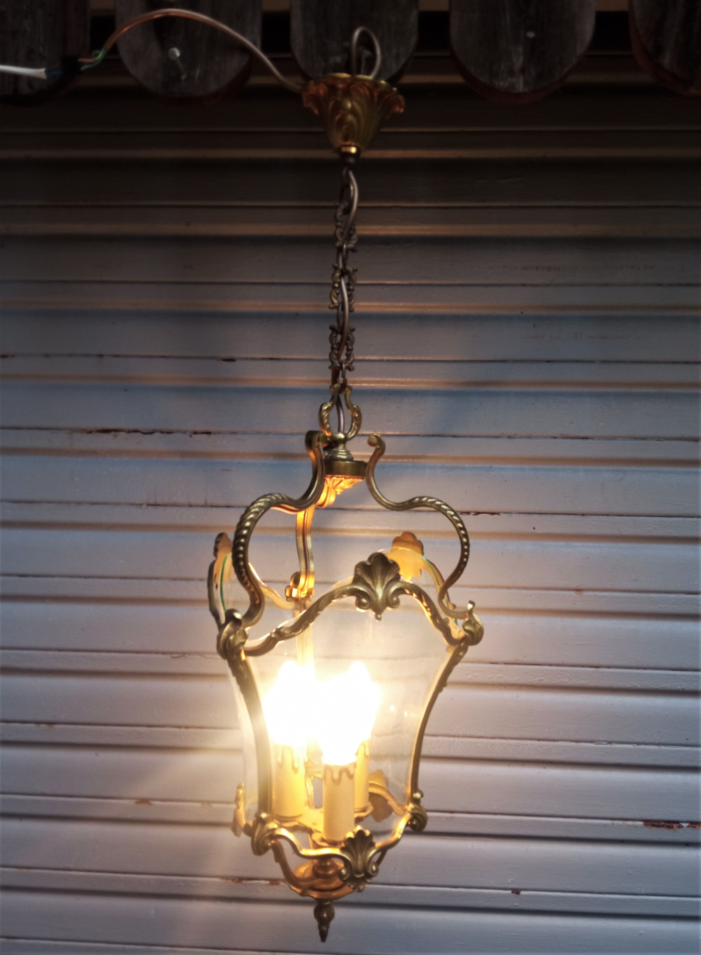 Bronze lantern Louis XV style in working order, curved glasses