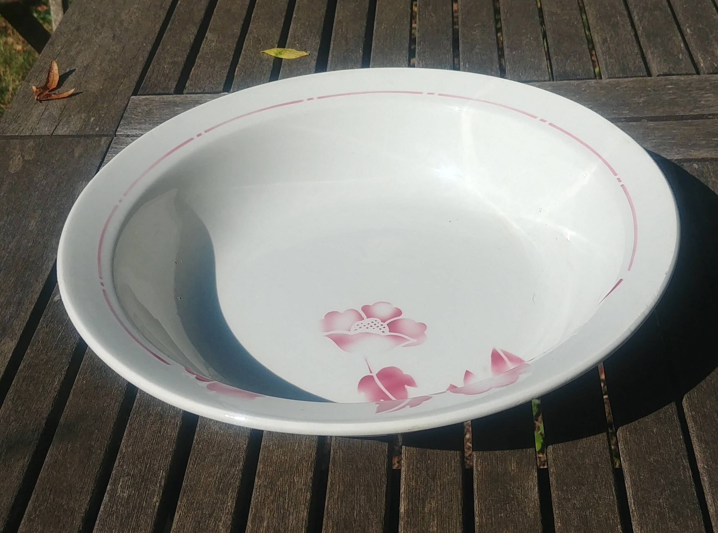 A large serving dish in Saint Amand half-porcelain edmont model