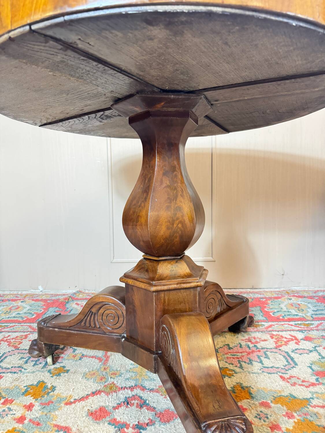 Mahogany tripod pedestal table from the 19th century Restoration period