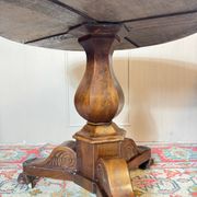 Mahogany tripod pedestal table from the 19th century Restoration period