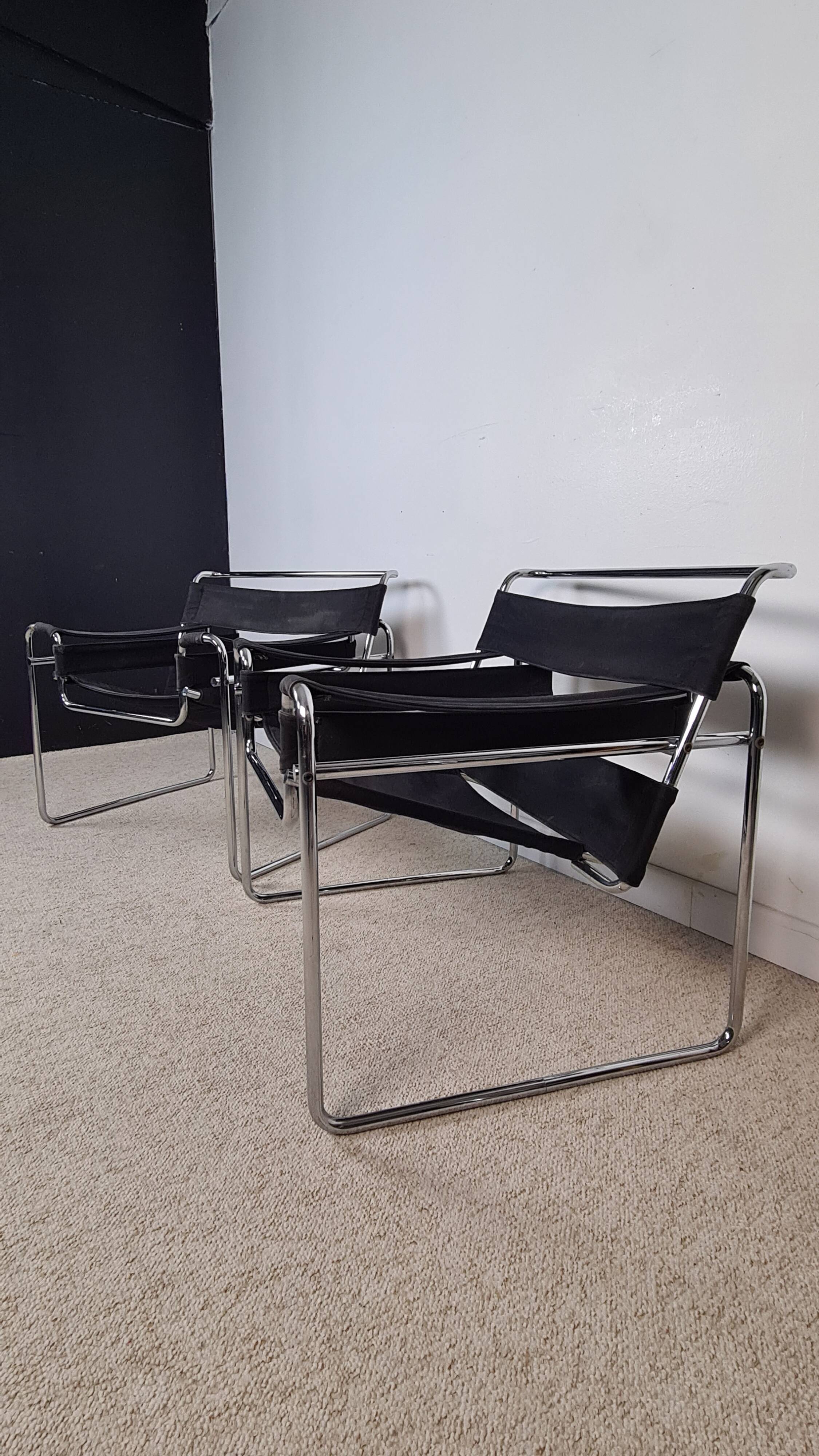 Pair of "Wassily" armchairs _ Vintage Edition