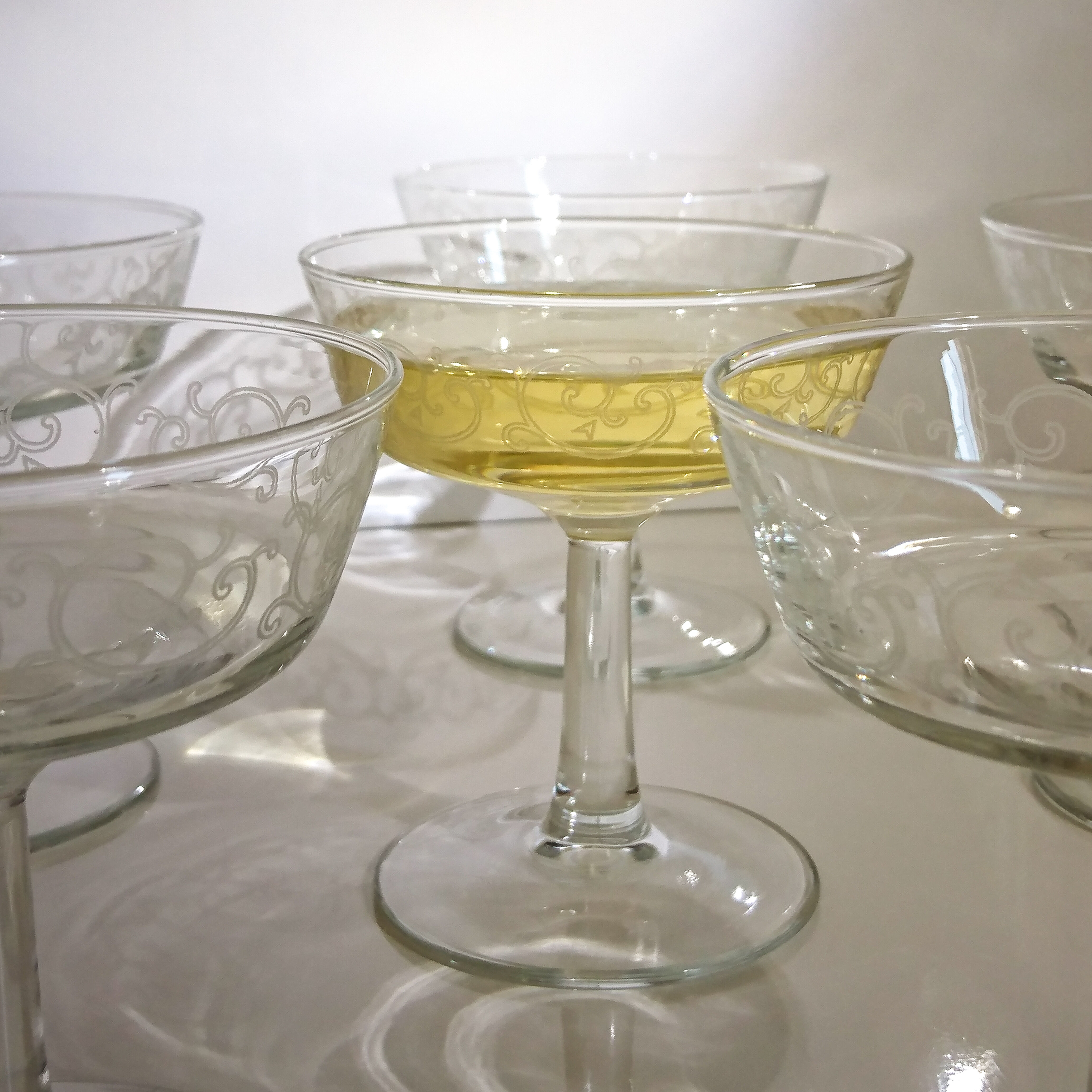 Set of 9 champagne glasses with arabesque motifs