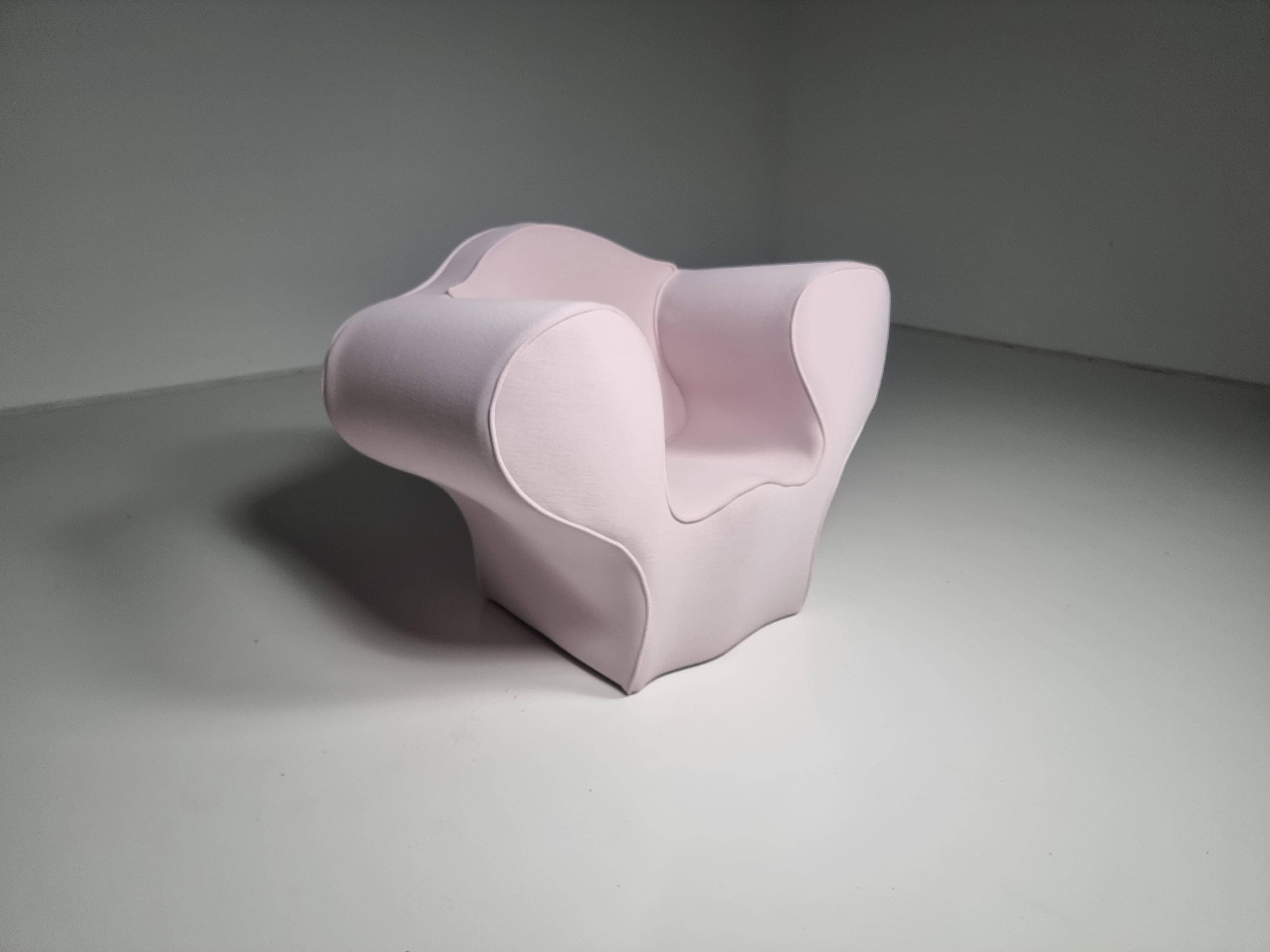 Pale pink chaise longue by Ron Arad for Moroso.