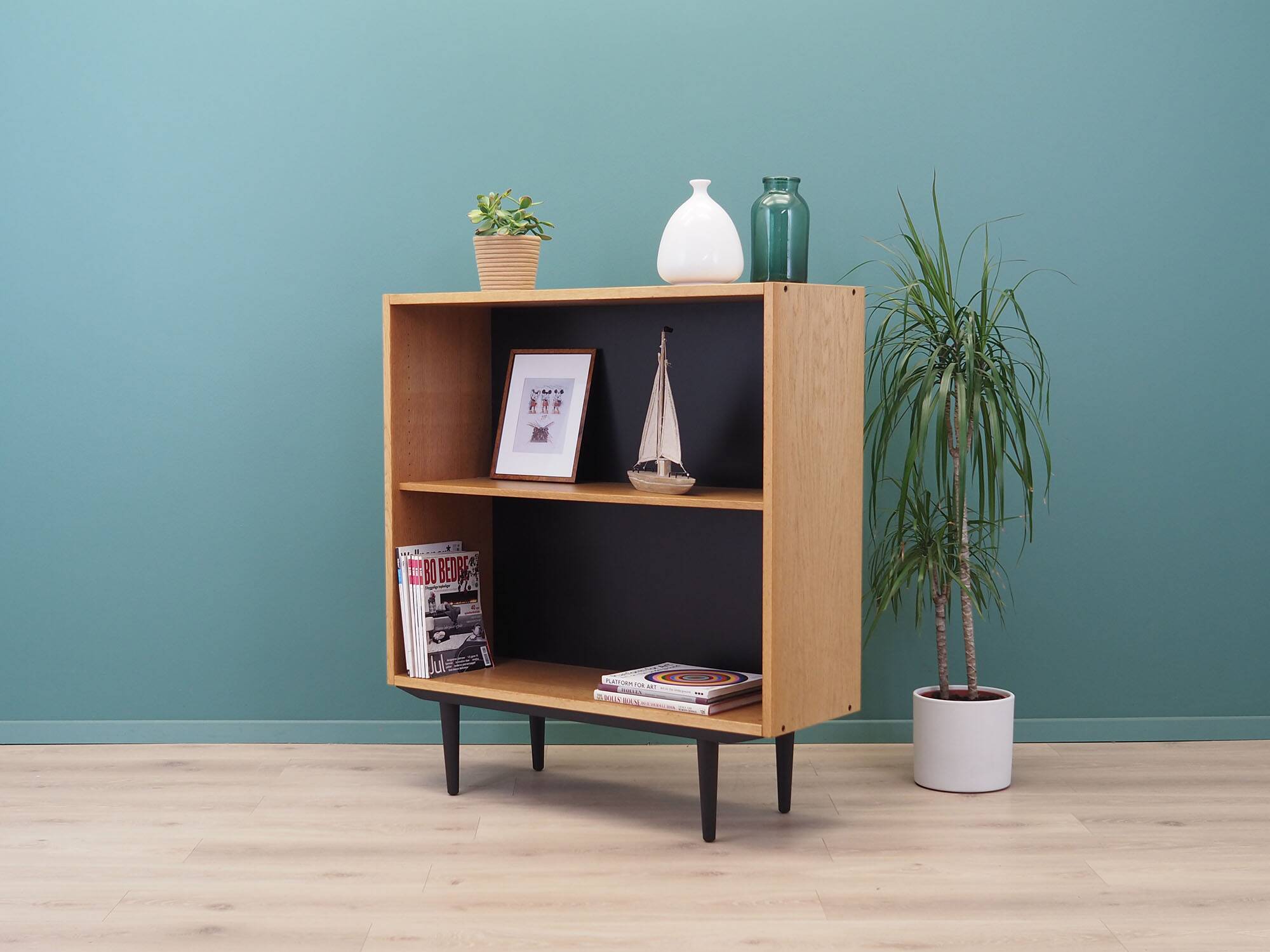 Bibliothèque en frêne, design danois, années 1970, production : Danemark