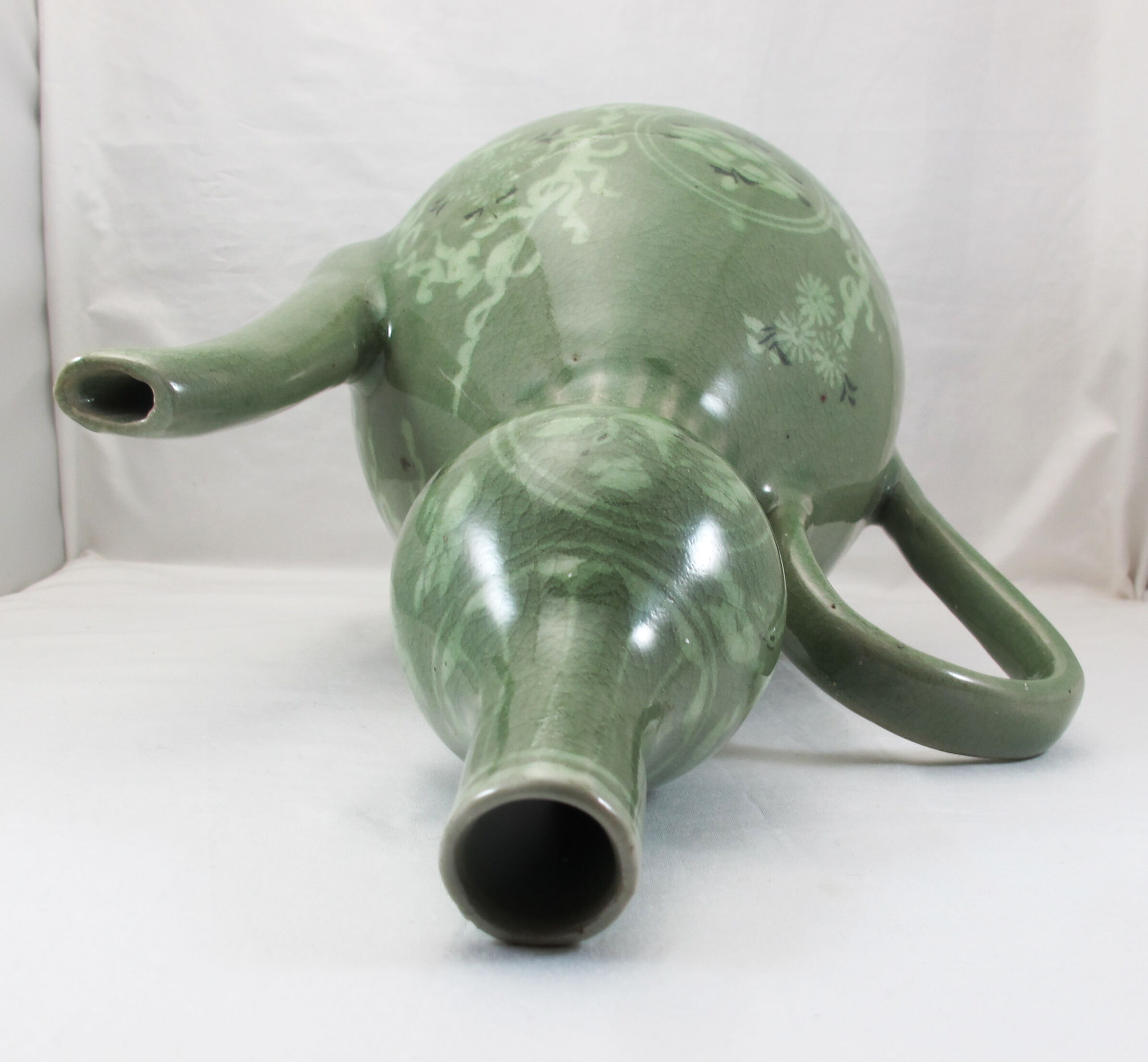 Asian Korean celadon porcelain pourer