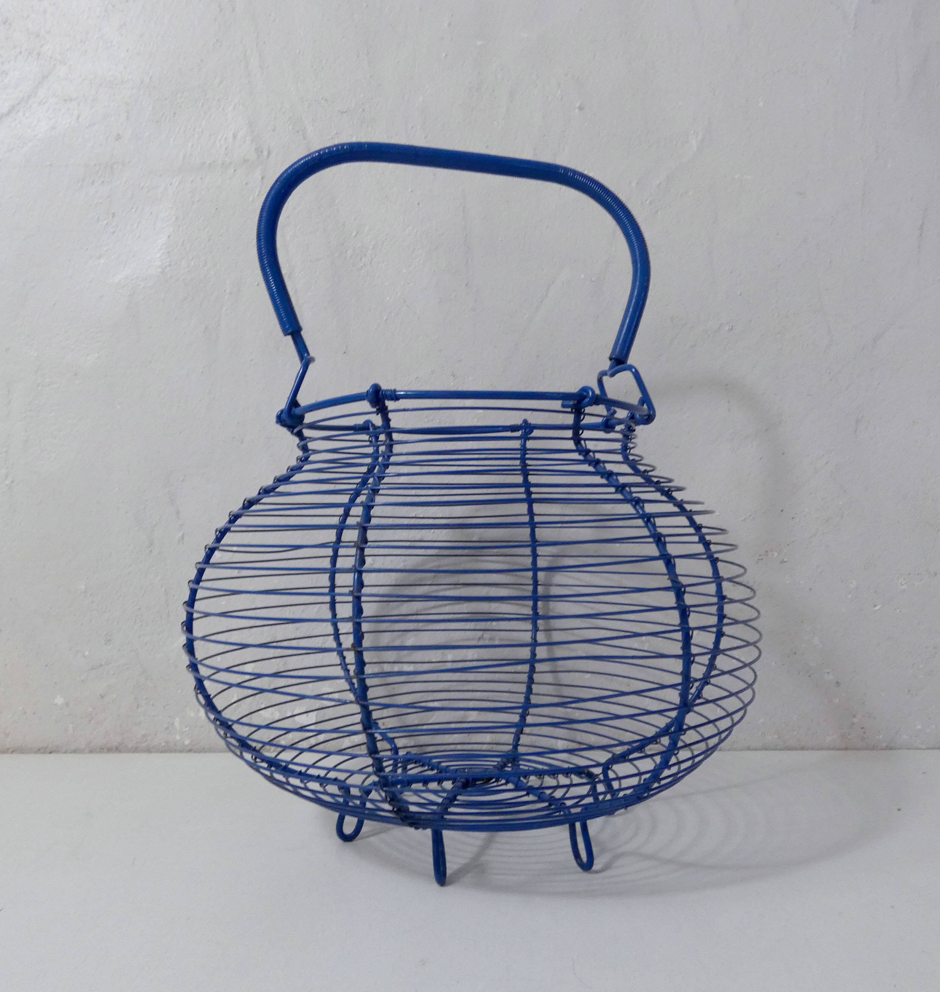 Vintage salad basket