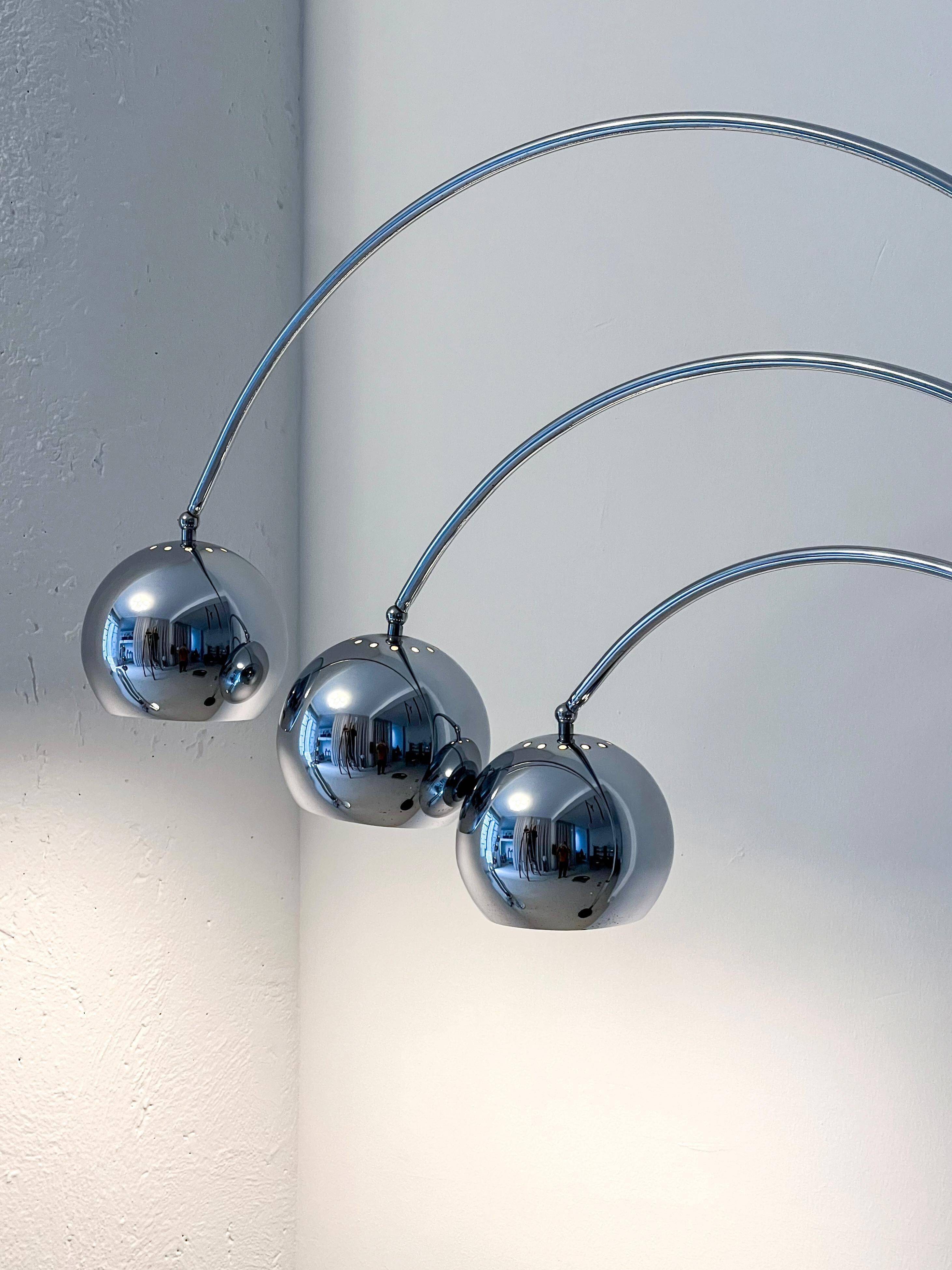 Sculptural Space Age Arco Floor Lamp, Chrome Metal, Three Lights, Reggiani