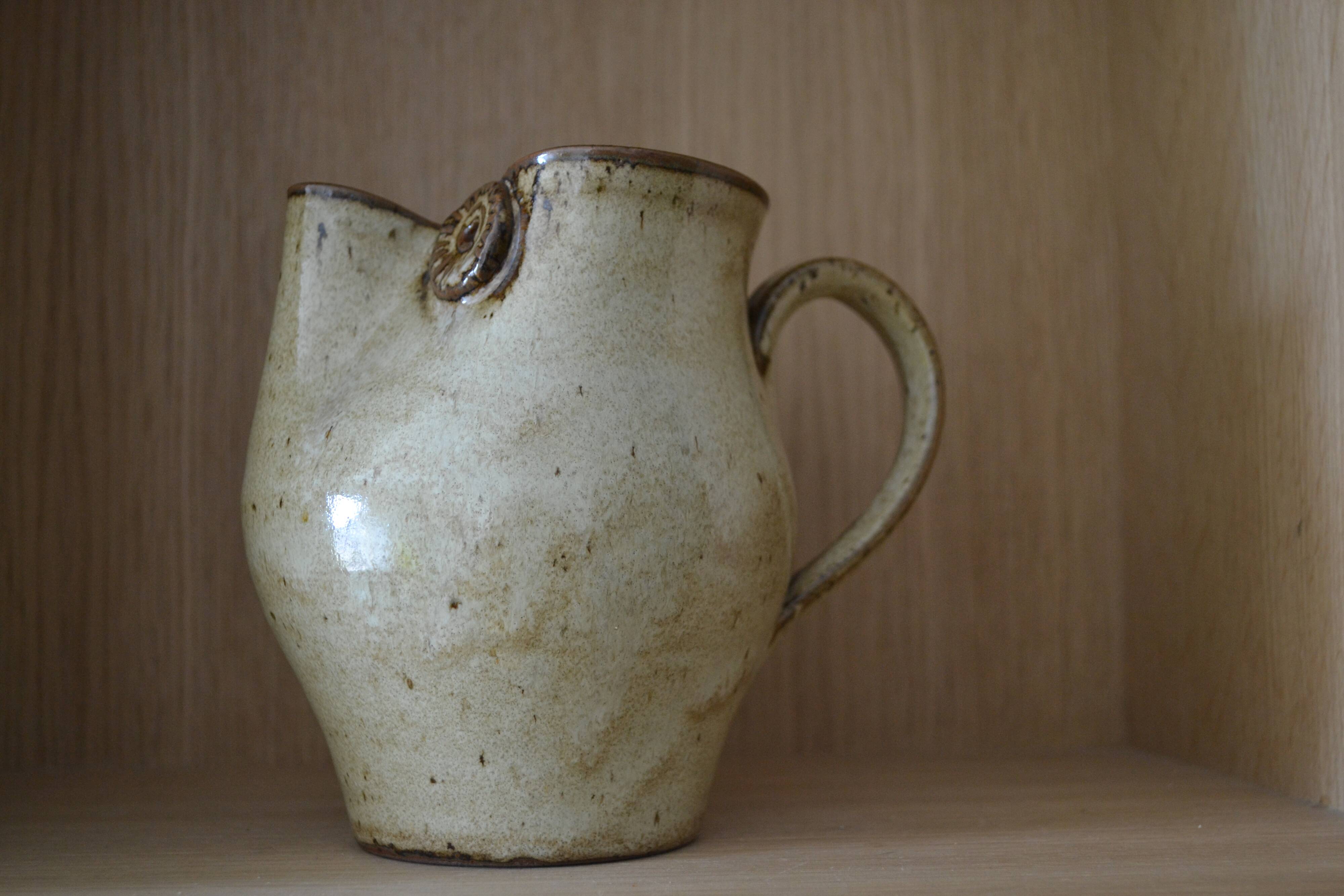 Pitcher owl in sandstone perfect condition