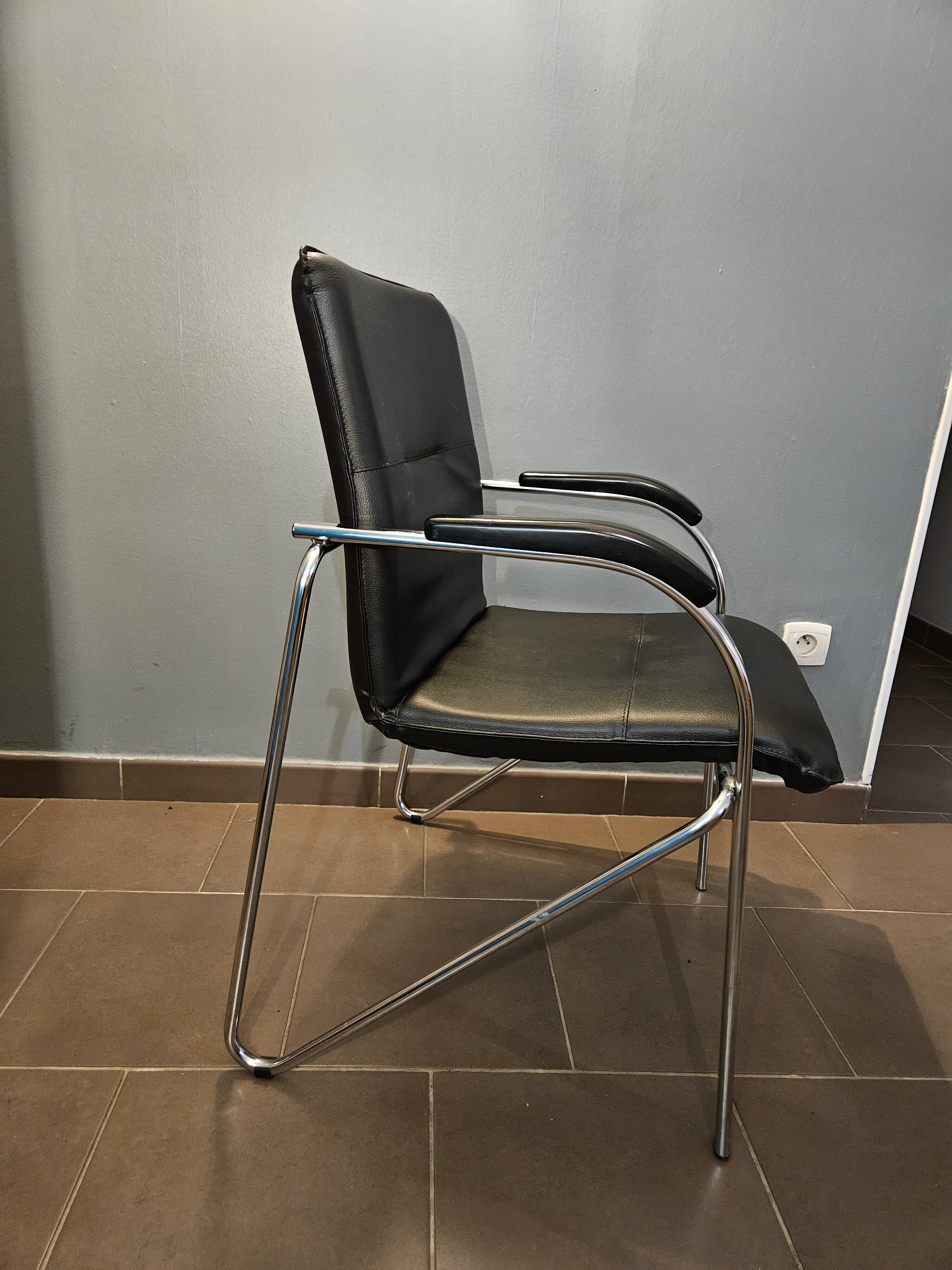 80s office chair with armrests