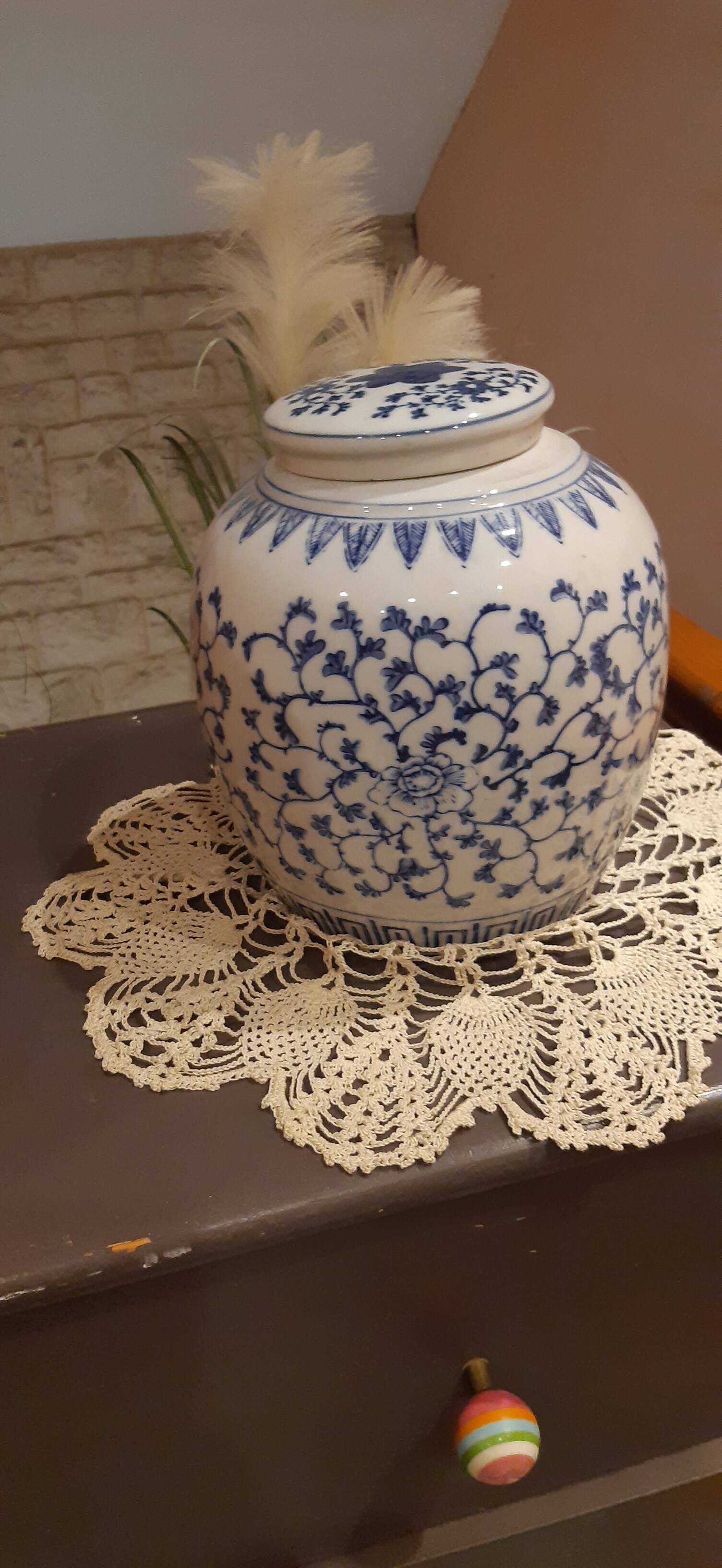 Chinese porcelain ginger pot