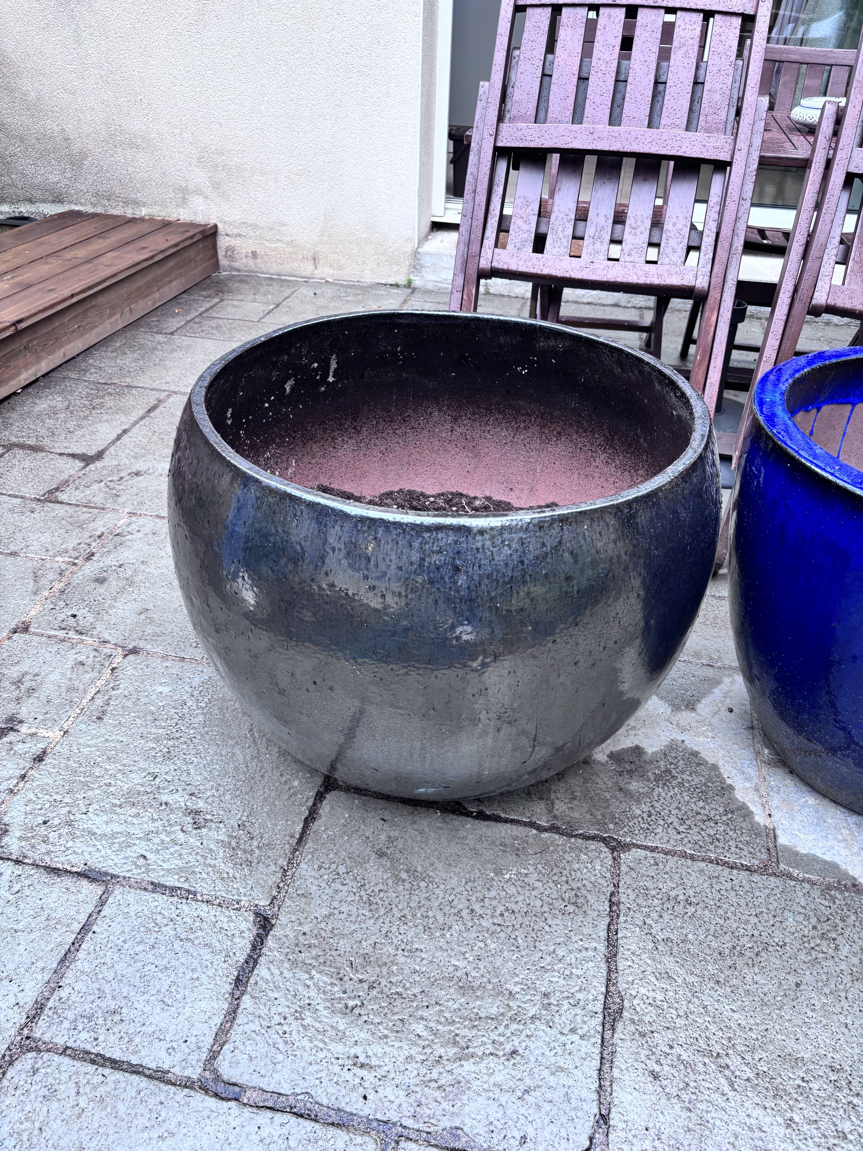 Large premium enamelled pot / planter – excellent condition