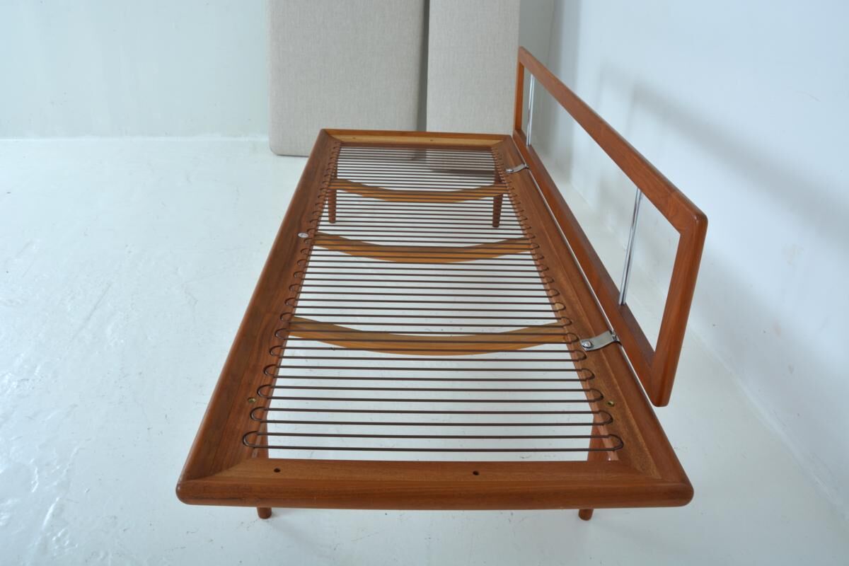 Daybed "Minerva " de Peter Hivdt et Orla Molgaard Nielsen