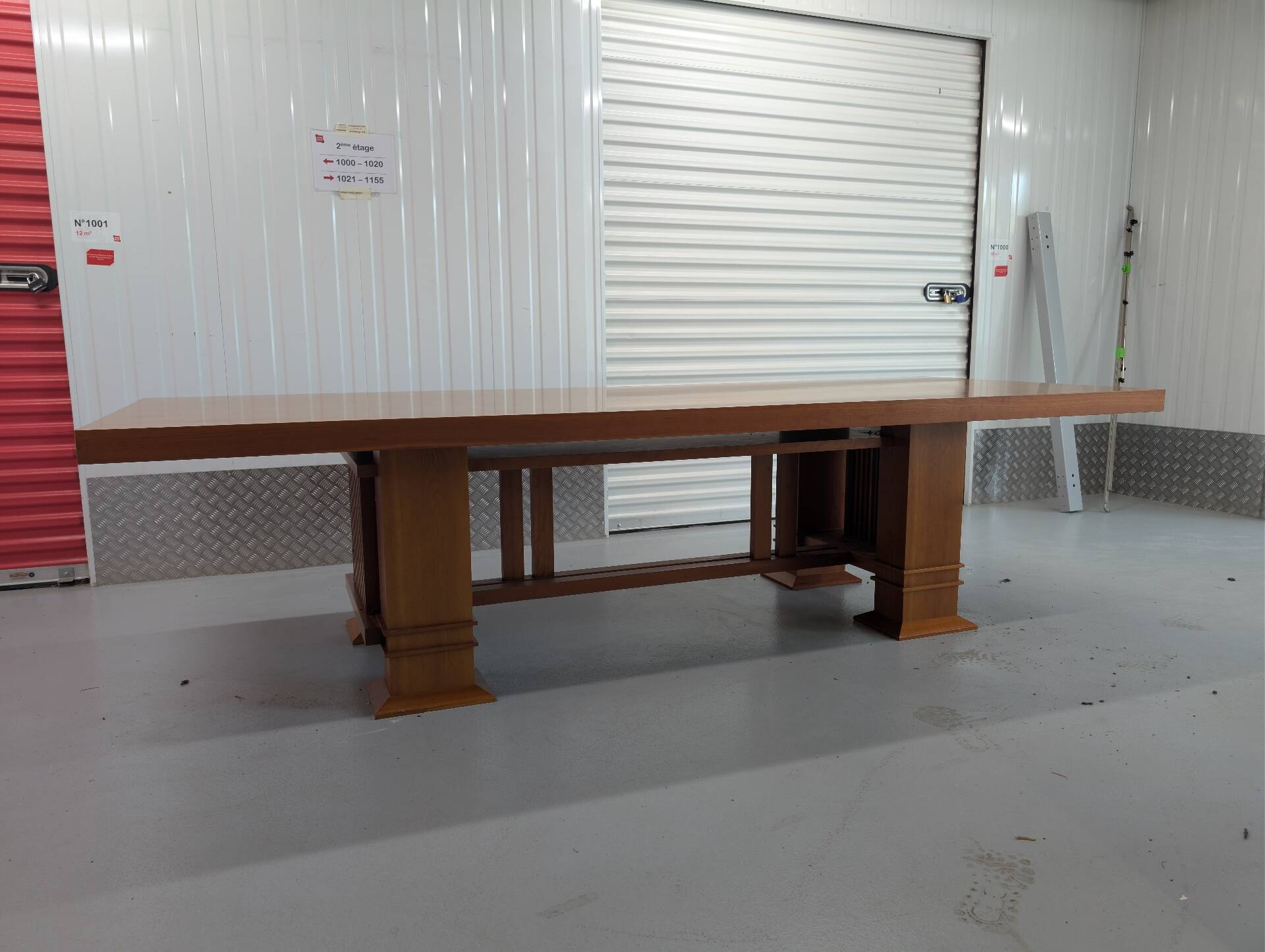 Dining table "Allen 605" in solid cherry by Frank Lloyd Wright p