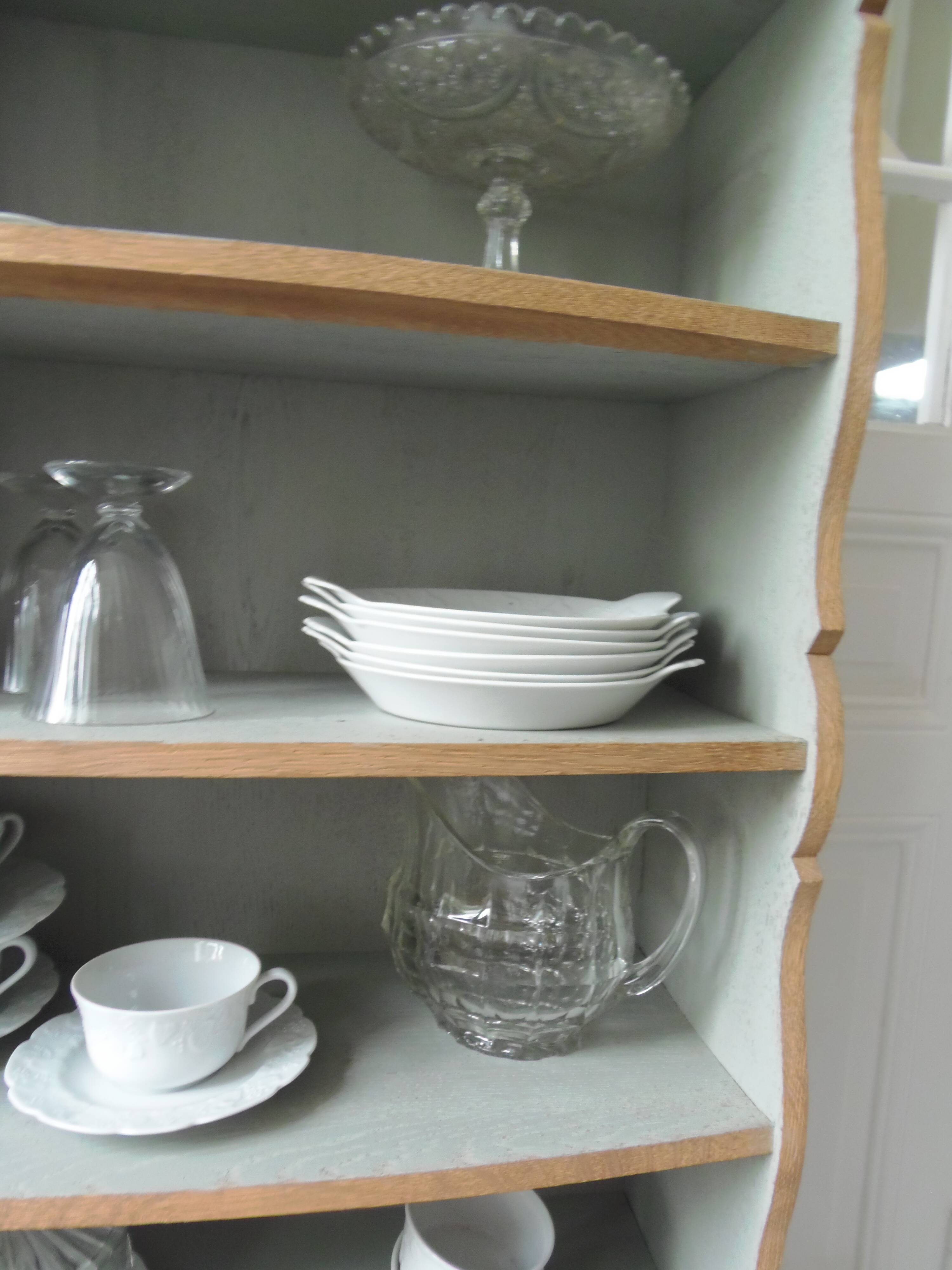 Small vintage bookcase, 5 fixed shelves, interior sublimated in verdigris, waxed finish.