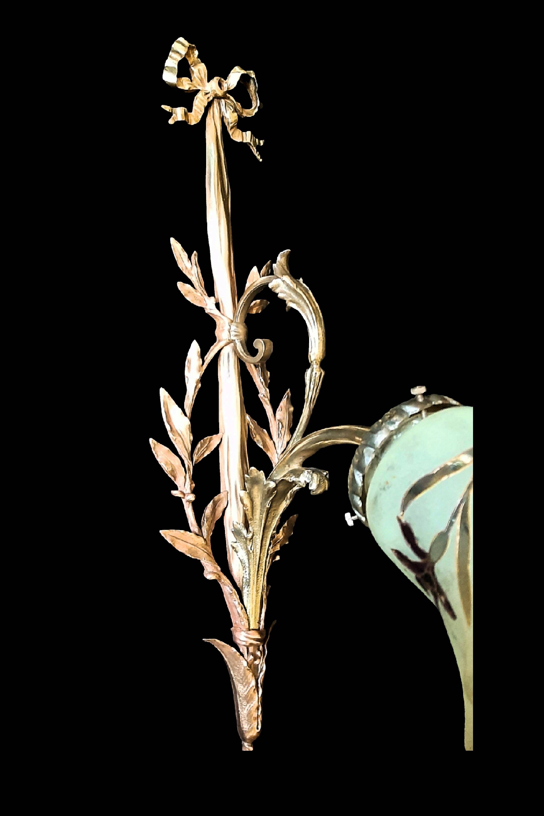 Art Nouveau wall light in bronze and frosted glass