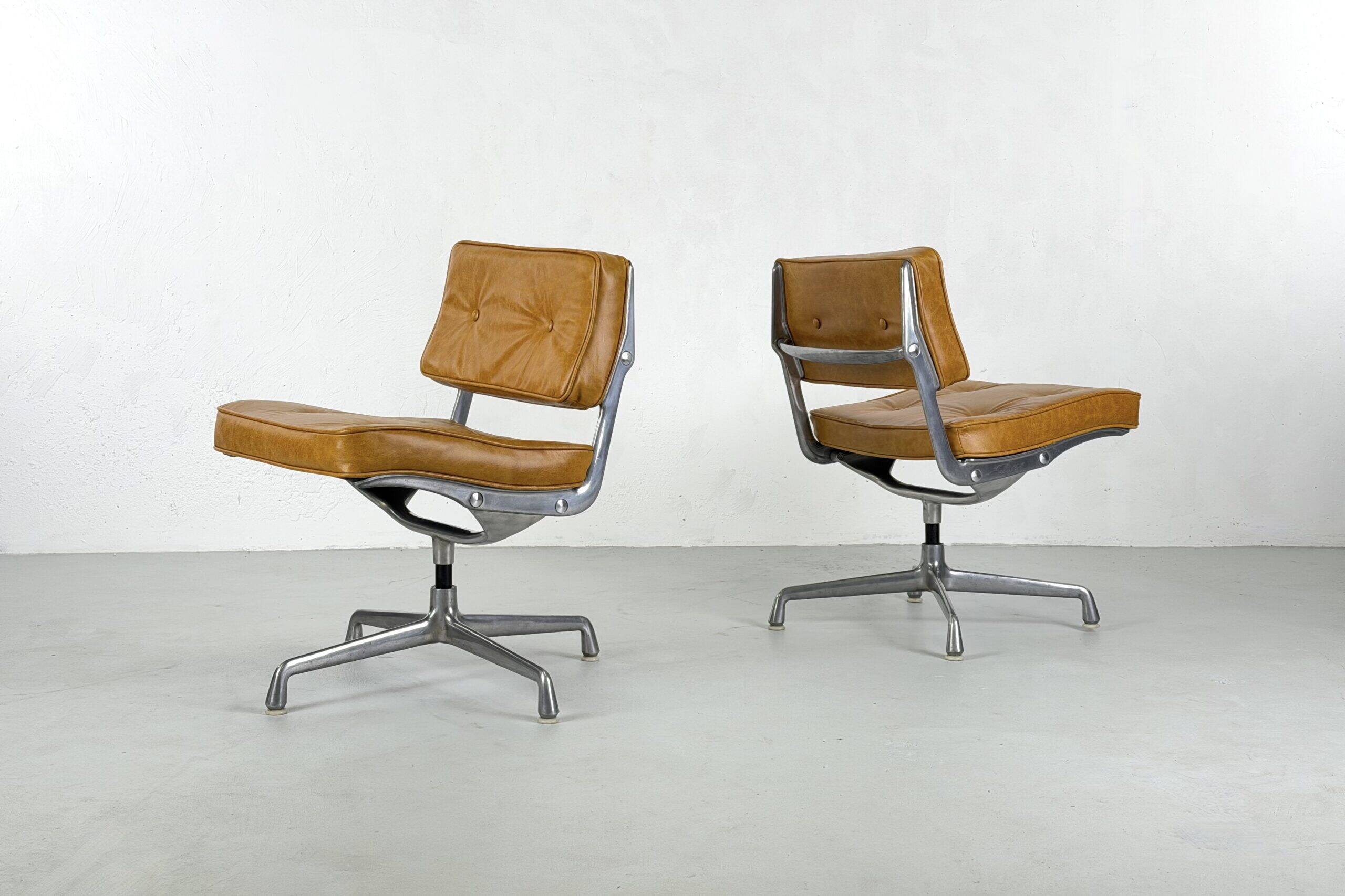 Magnificent pair of "Intermediate" office chairs by Charles & Ray Eames for Herman Miller – 1960s