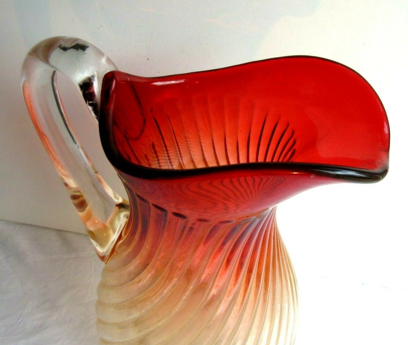 Broc crystal Baccarat red in gradient model Bamboo torso ribs, H 30 cm