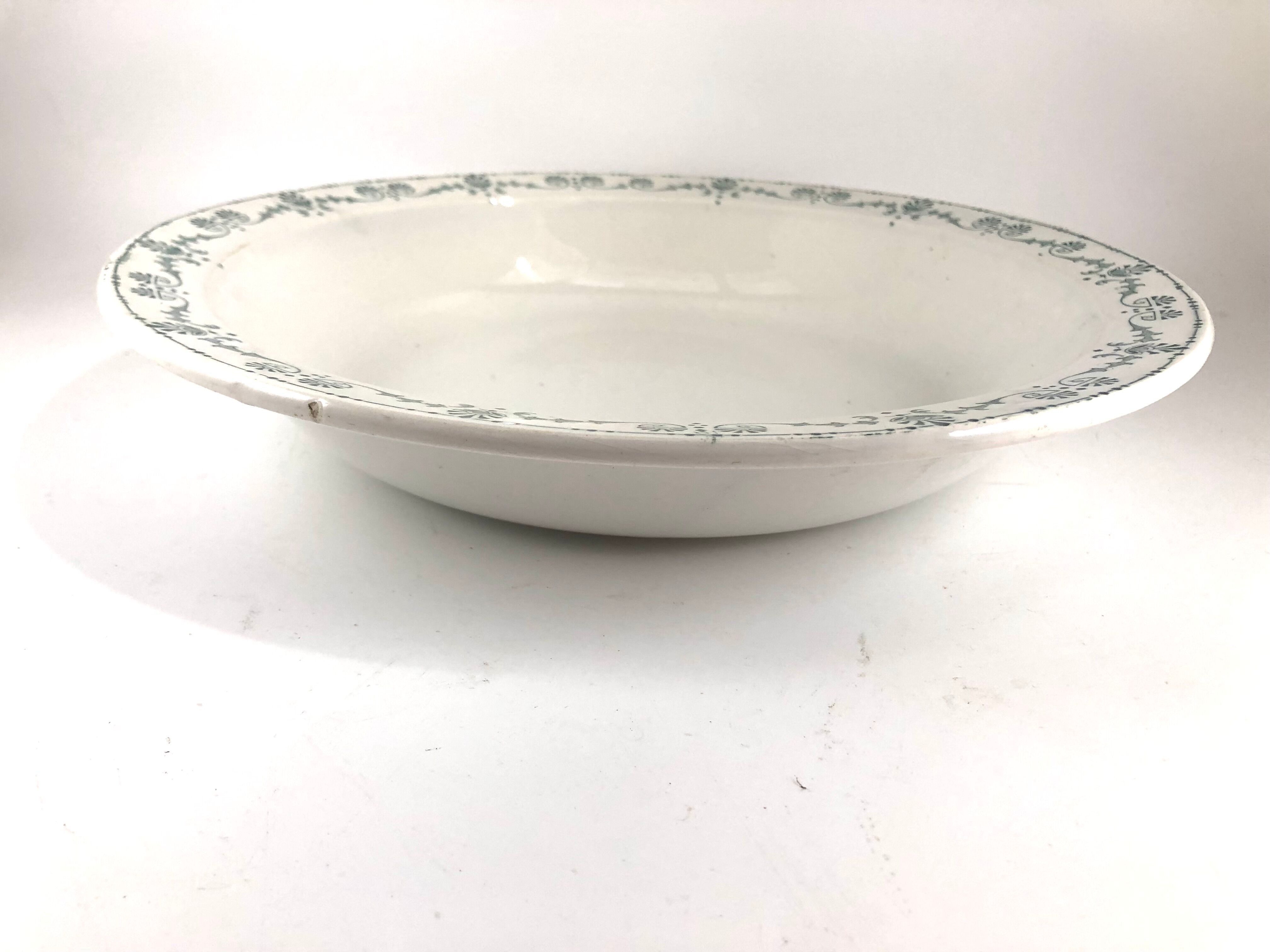 Flat round hollow 28,5cm iron earth Gien Etruscan