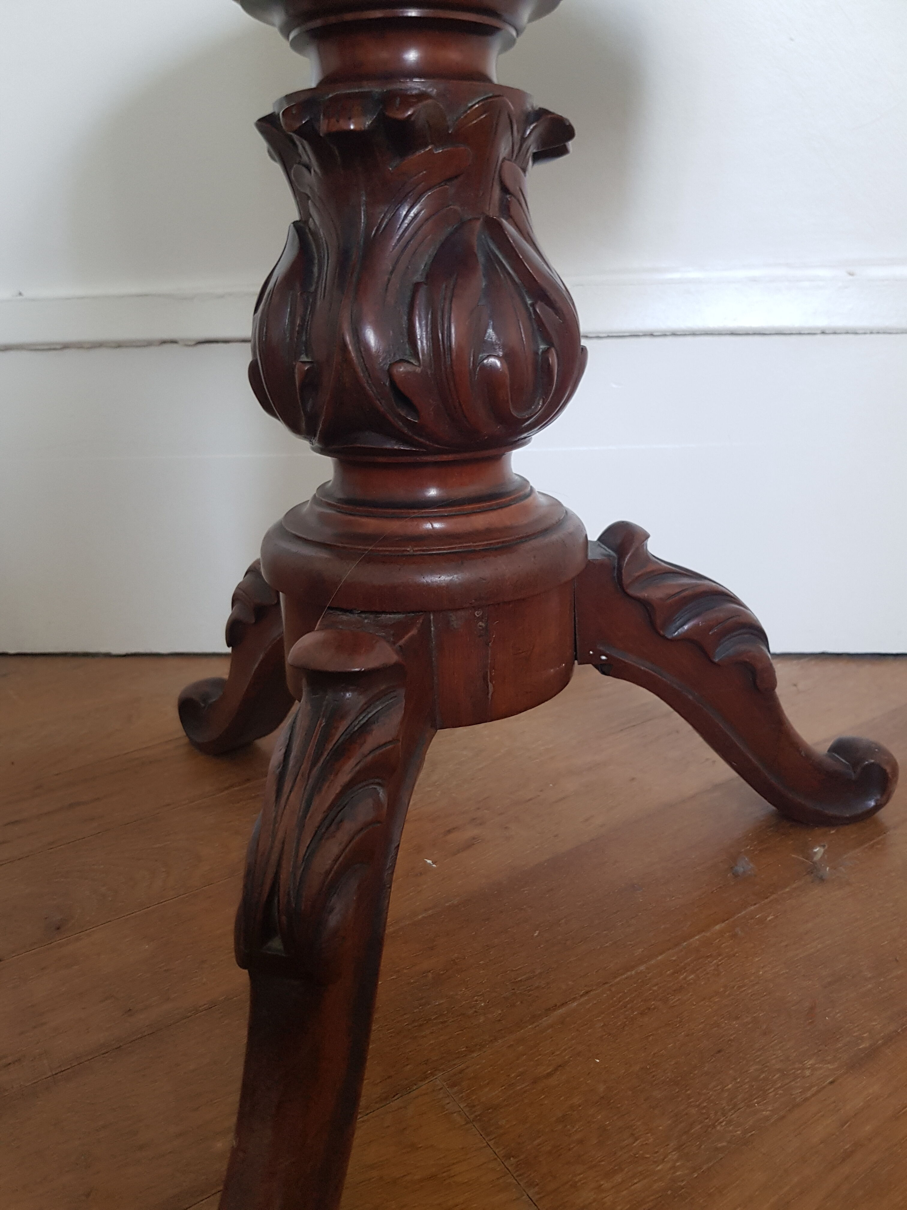 Piano stool