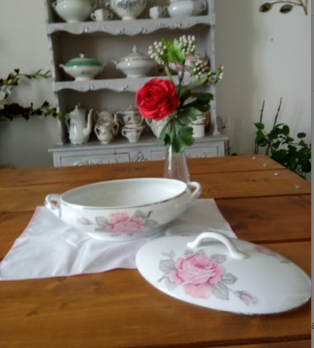 Signed CB France Delicate vegetable with floral motif 'Les Roses '