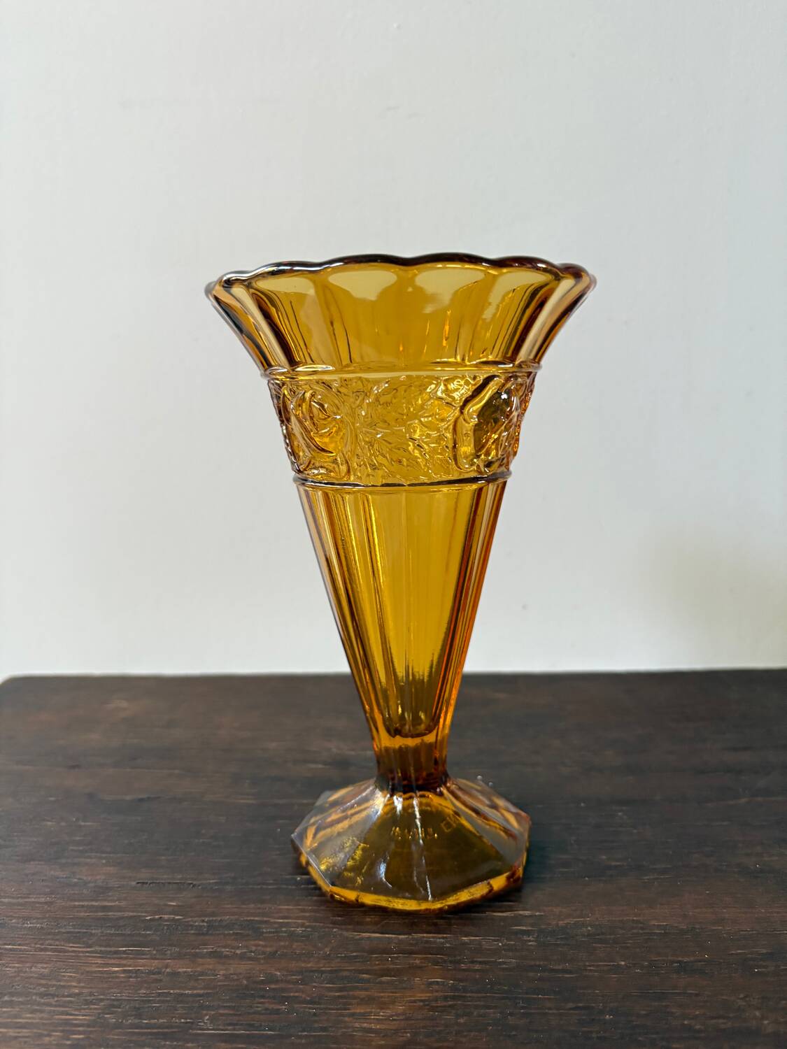 Art Deco amber cup-shaped vase with rose motifs