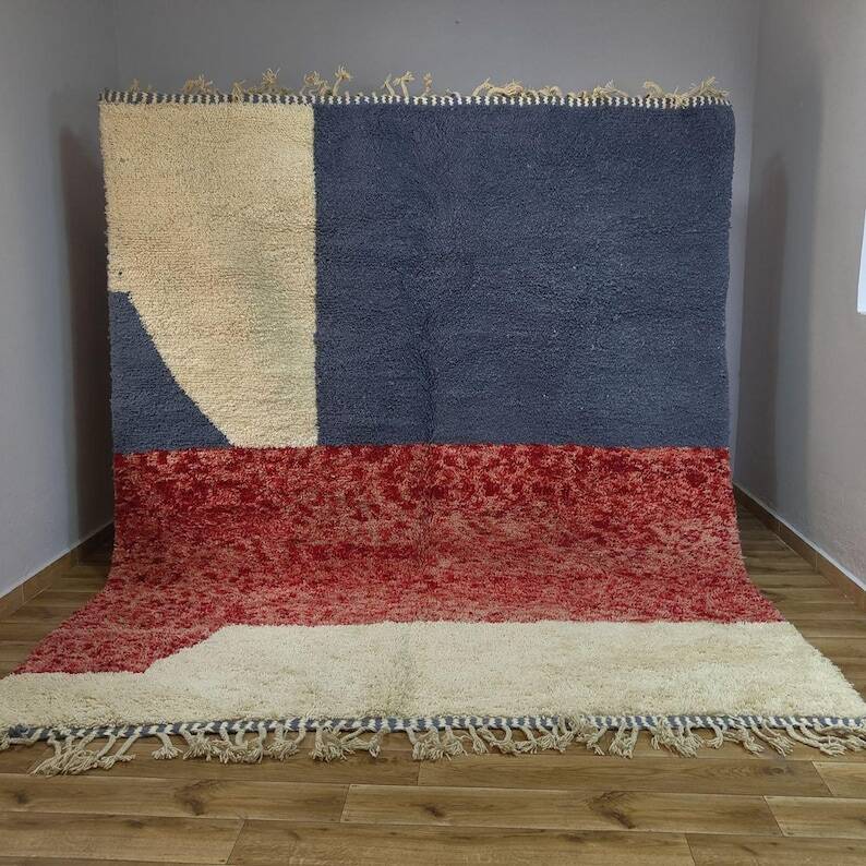 Tapis marocain écru à motifs colorés