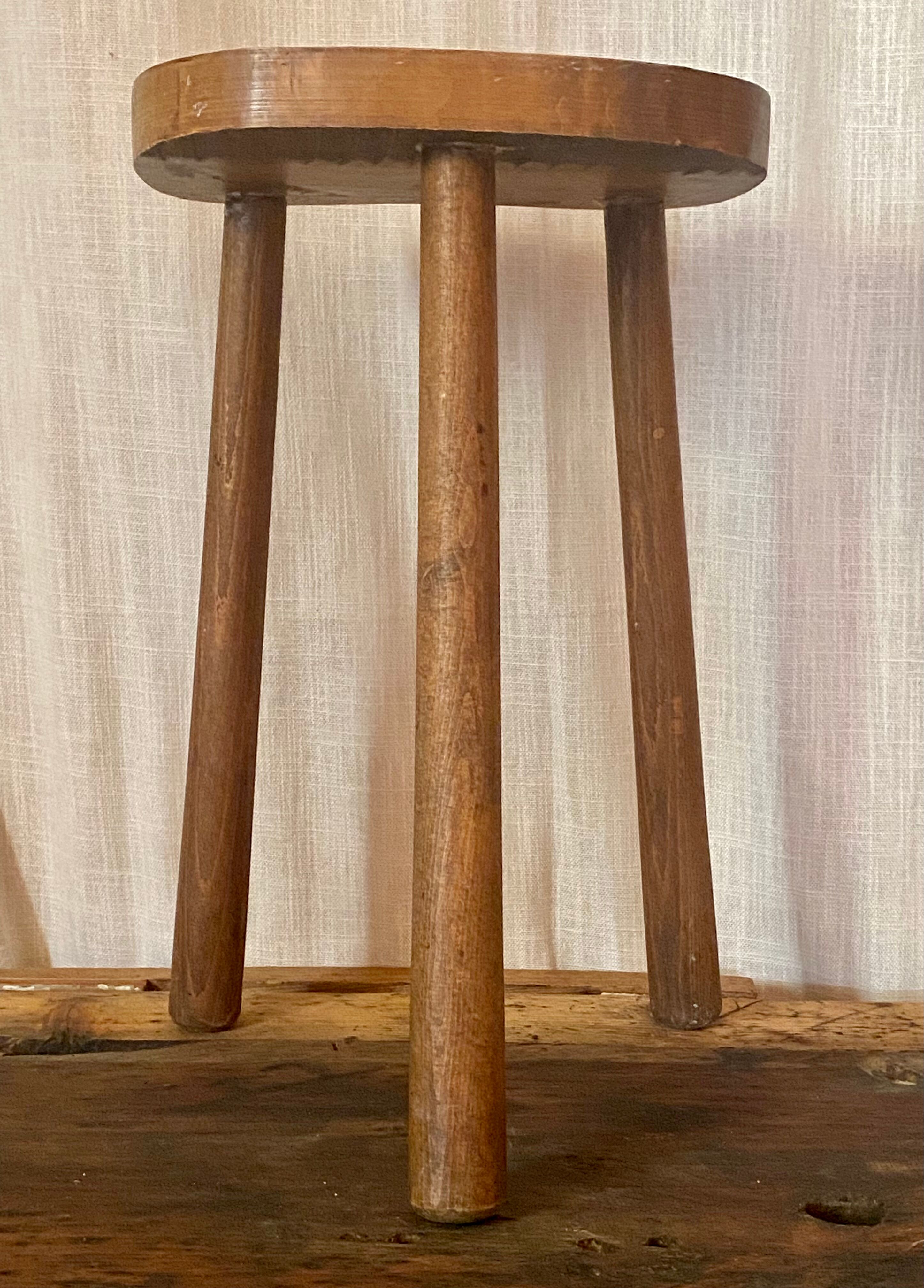 Ancien tabouret de traite tripode