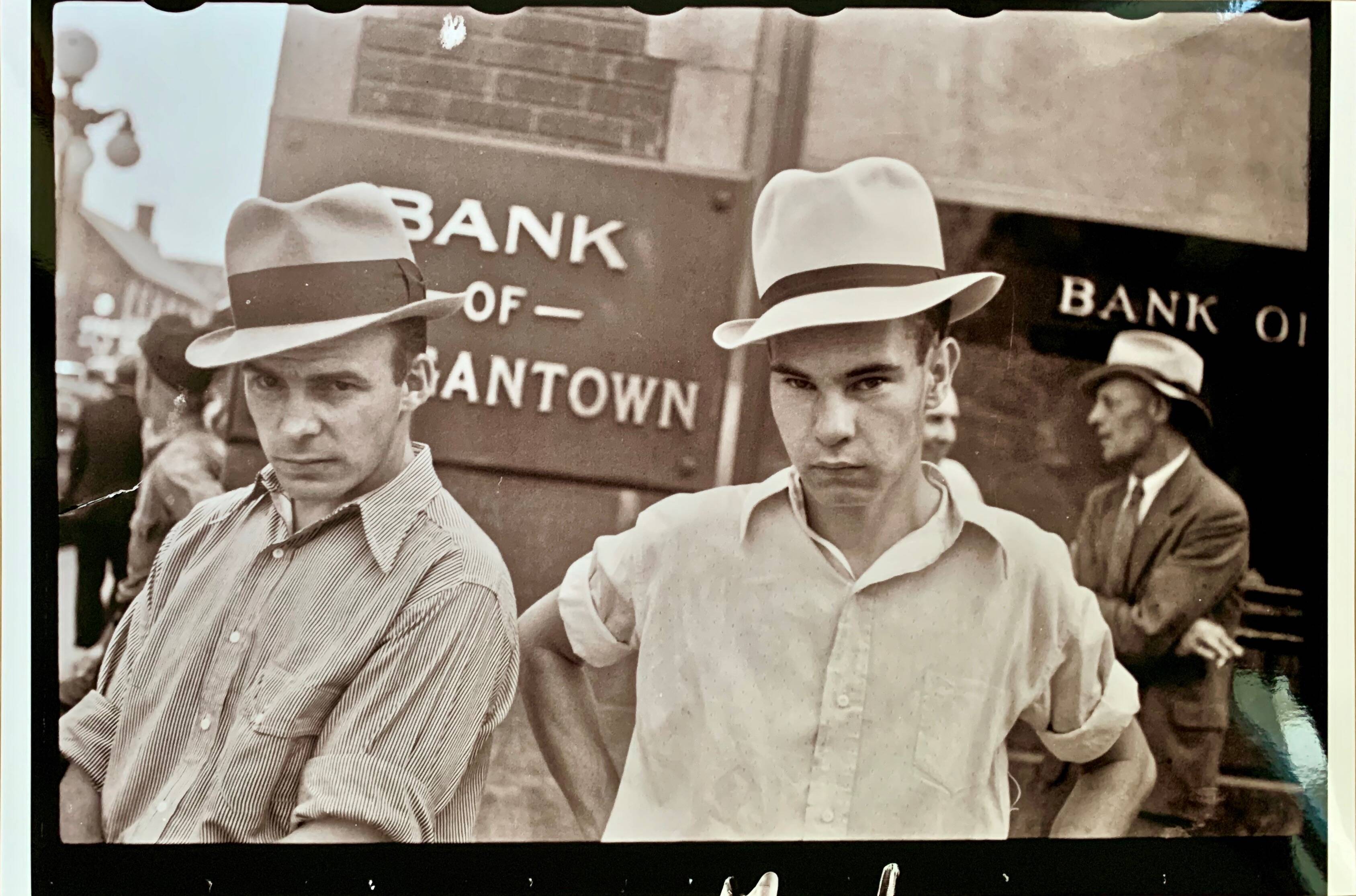 Walker Evans (1938) – Main Street, Morgantown (West Virginia)