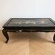 Table basse chinoise en bois laqué noir et décor doré
