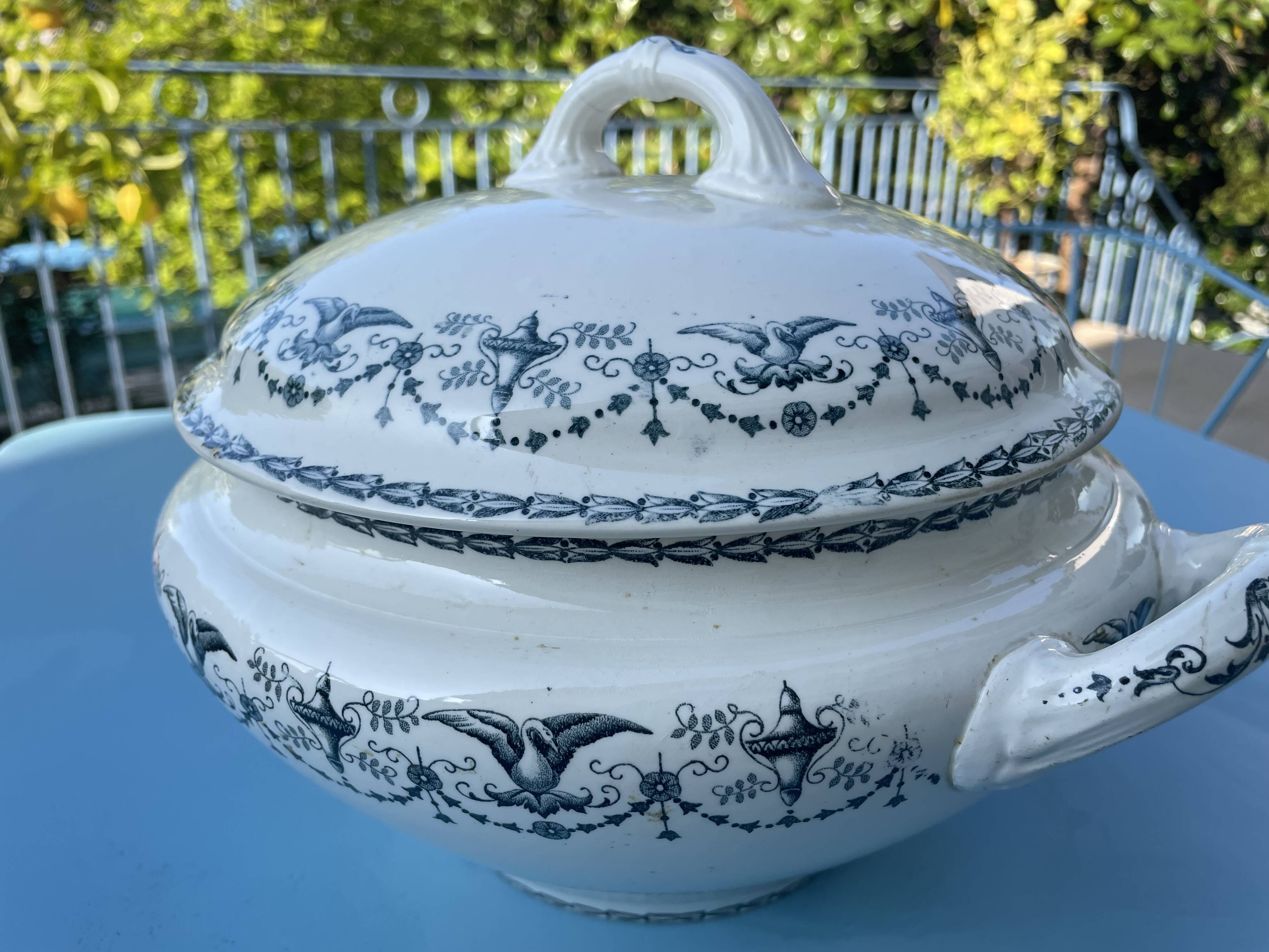 Soupière ronde modèle Primerose oiseaux demi porcelaine Badonviller