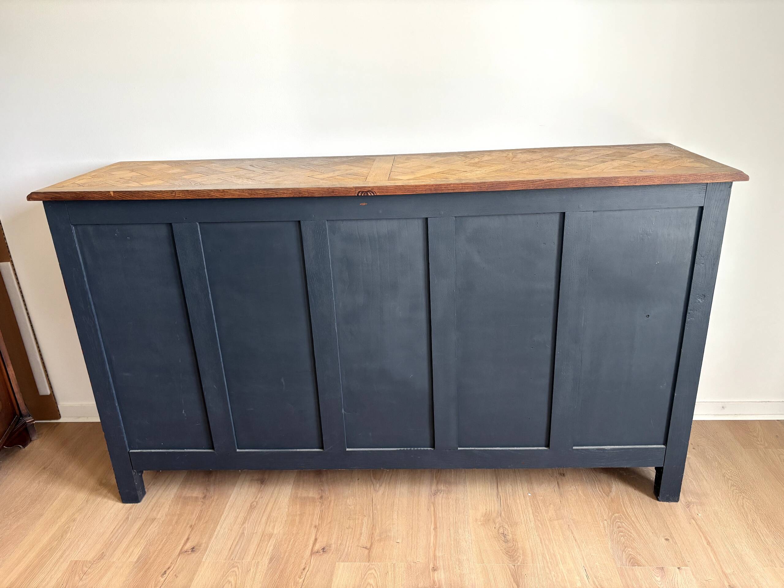 Vintage Counter/Buffet in excellent condition