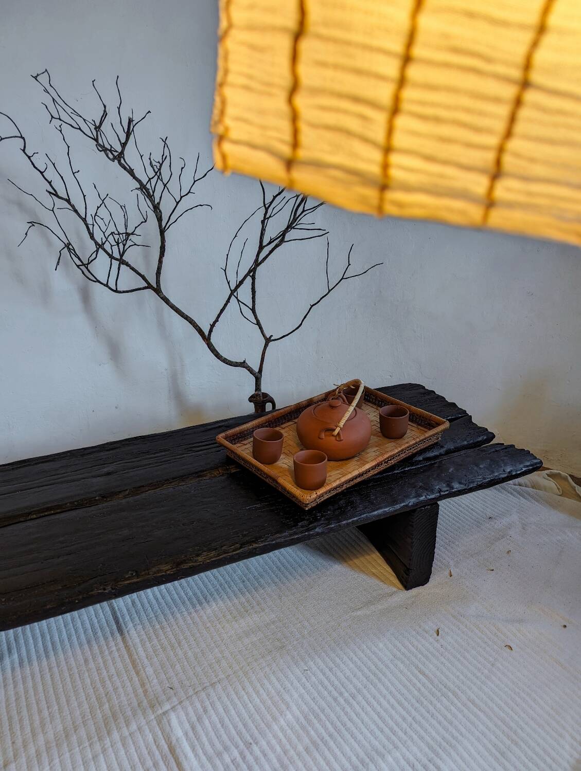Table basse bois brûlé