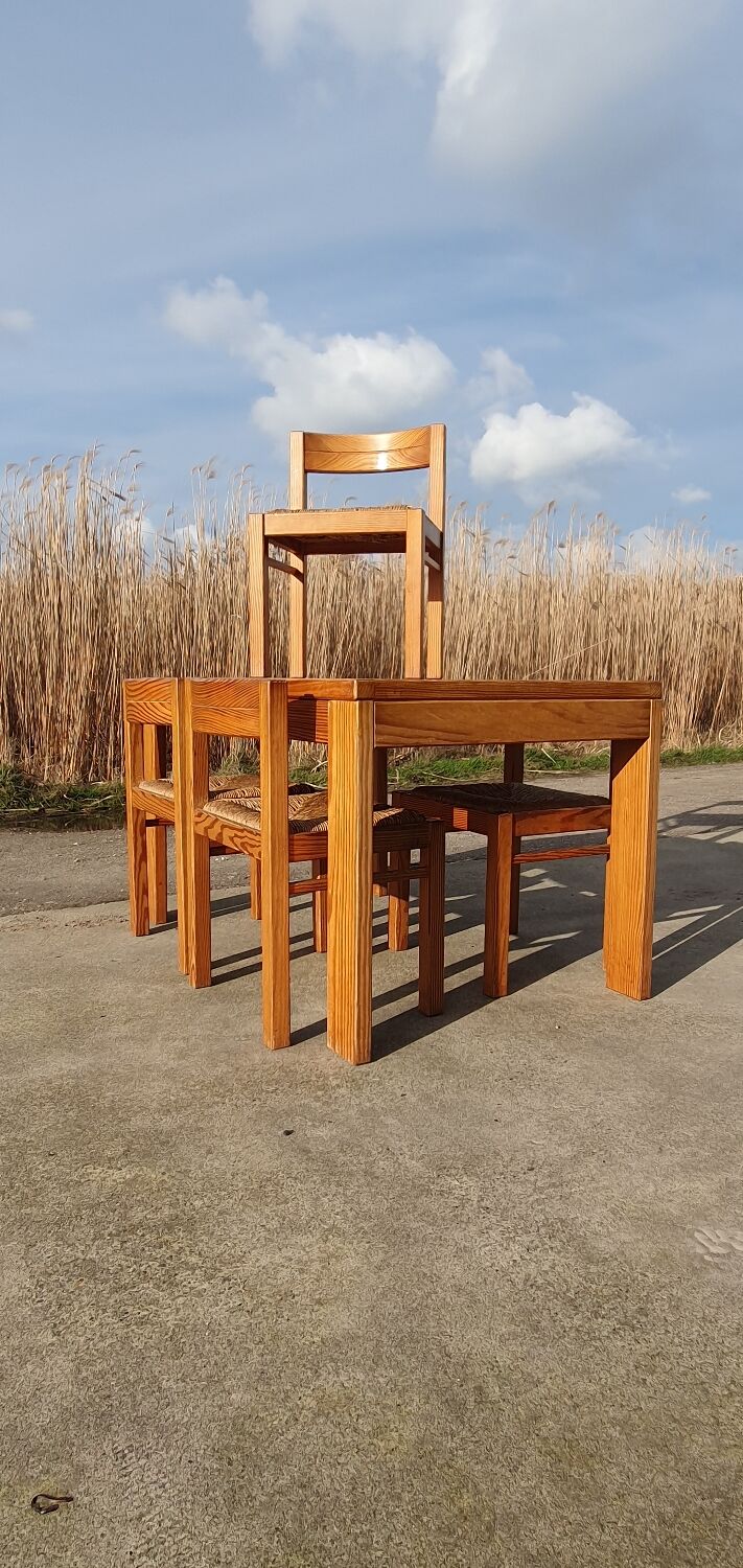 Set vintage pine dining table with 4 rush seat chairs Dutch design
