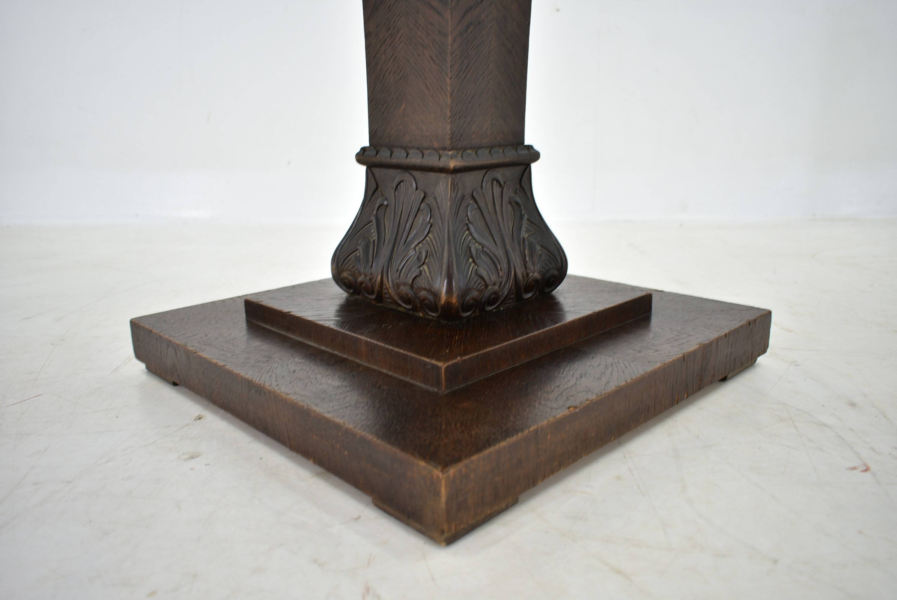 1920s Art Deco Occasional Coffee Table and tablecloth