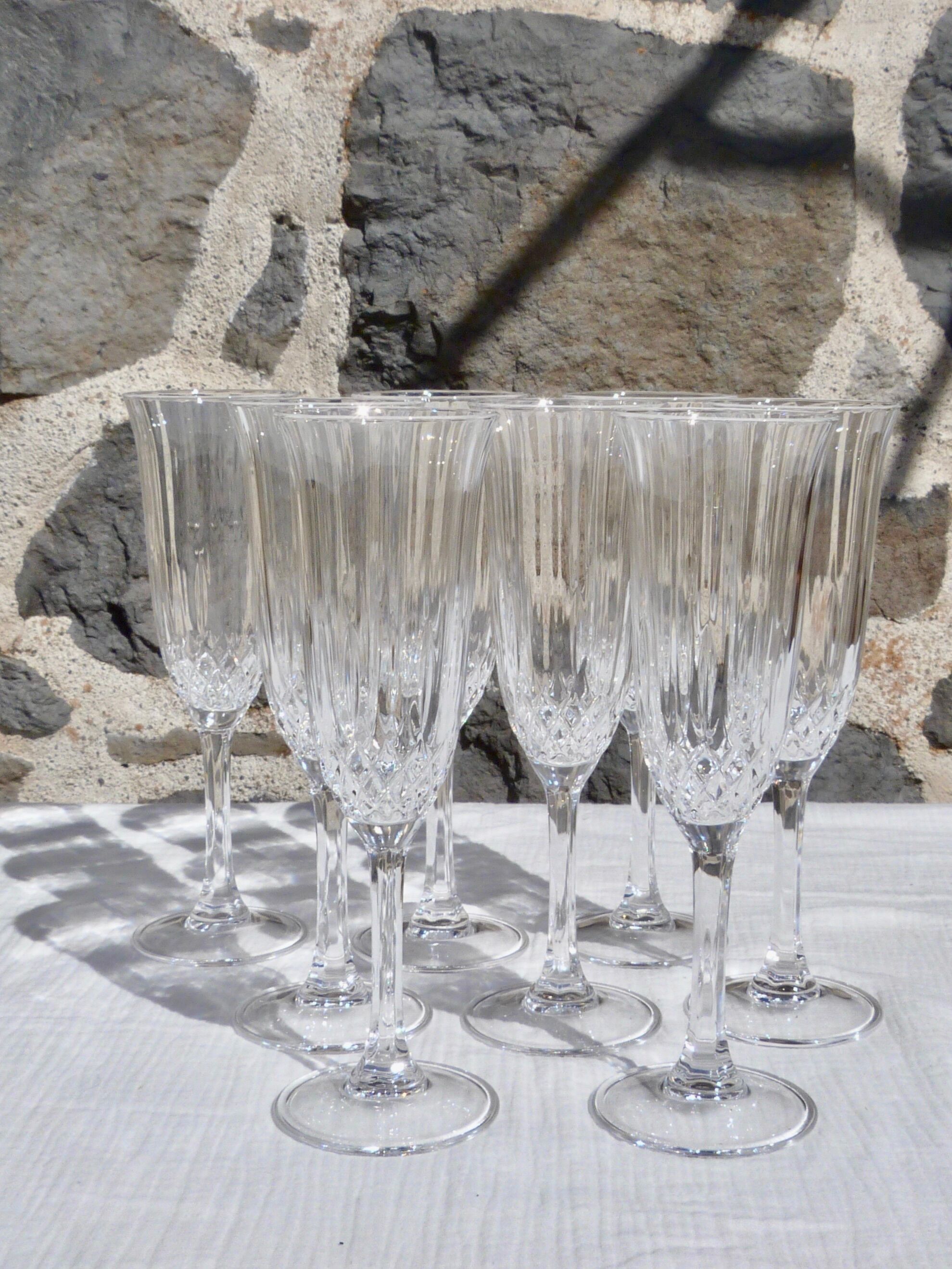 Set of 8 champagne flutes in cut crystal