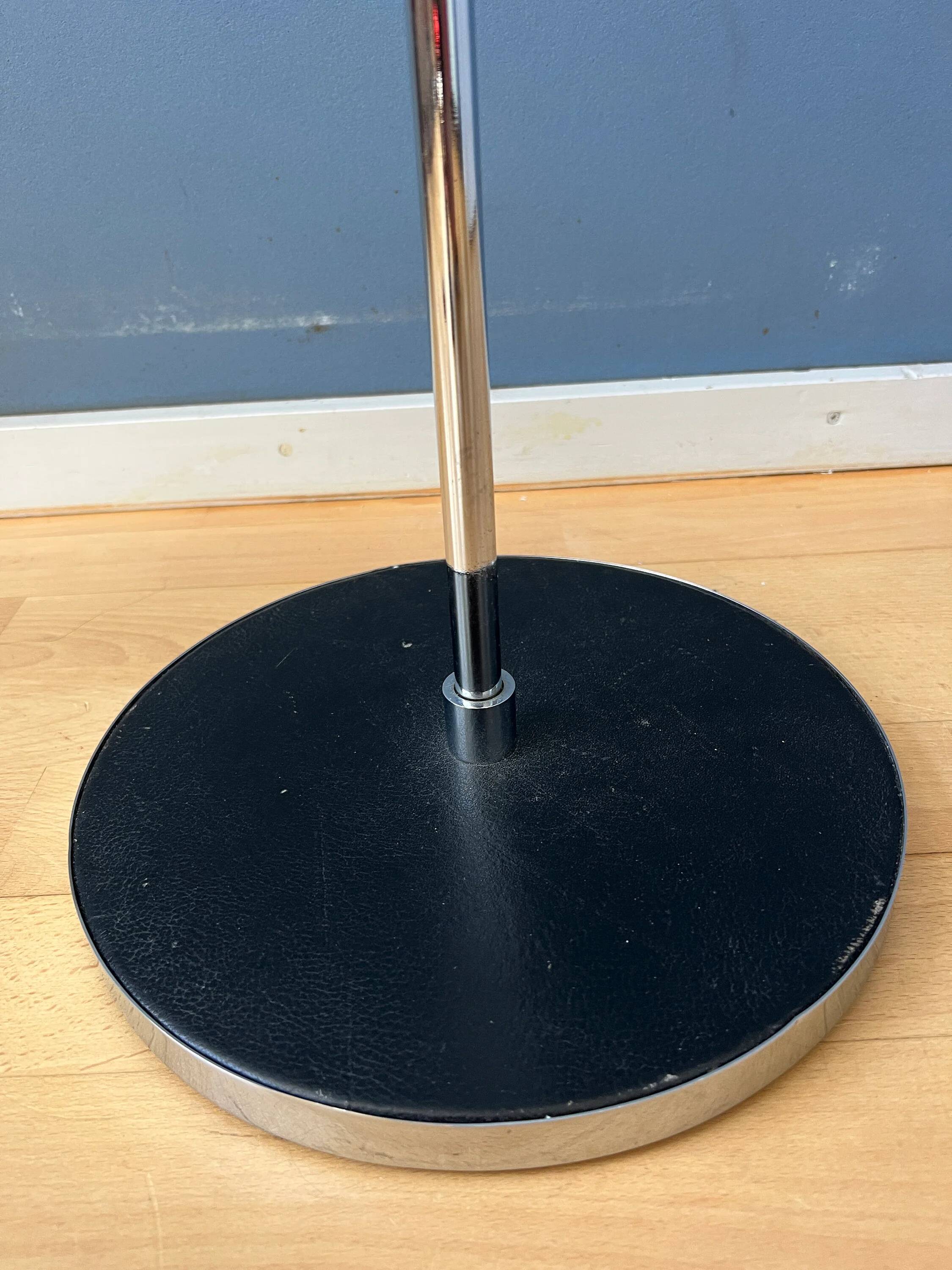 Mid Century Staff Leuchten floor lamp in leather